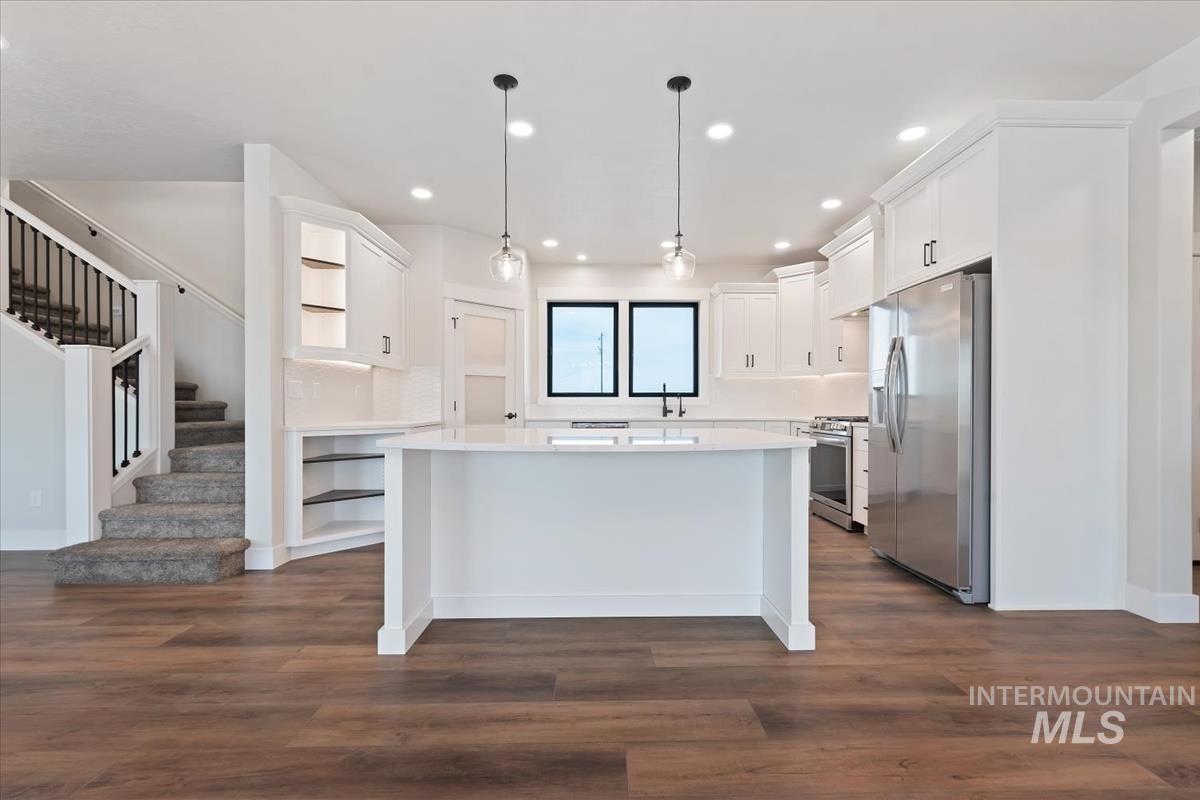 8650 SW El Camino Court, Mountain Home, Idaho 83647, 5 Bedrooms, 3 Bathrooms, Residential For Sale, Price $937,000, 98978254