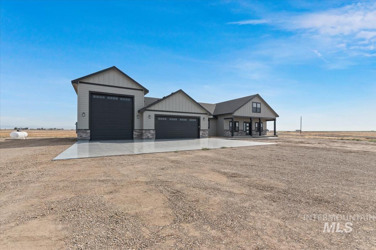 8650 SW El Camino Court, Mountain Home, Idaho 83647, 5 Bedrooms, 3 Bathrooms, Residential For Sale, Price $937,000, 98978254