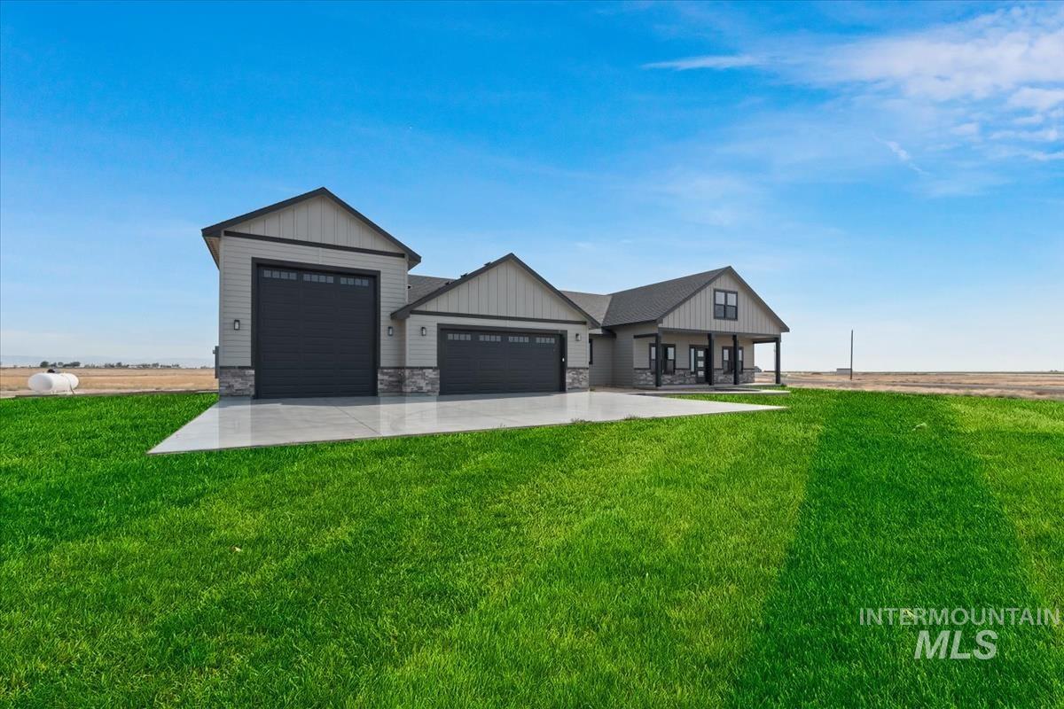 8650 SW El Camino Court, Mountain Home, Idaho 83647, 5 Bedrooms, 3 Bathrooms, Residential For Sale, Price $937,000, 98978254