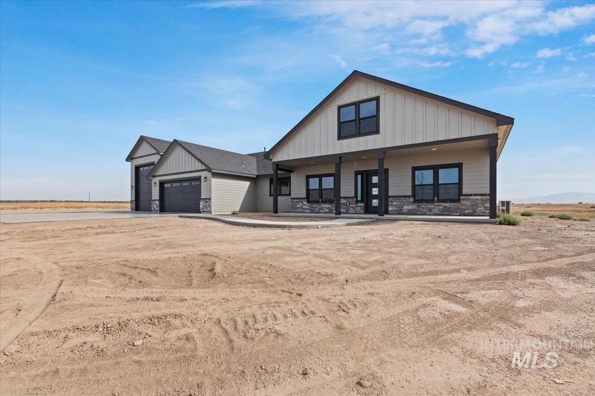 8650 SW El Camino Court, Mountain Home, Idaho 83647, 5 Bedrooms, 3 Bathrooms, Residential For Sale, Price $937,000, 98978254