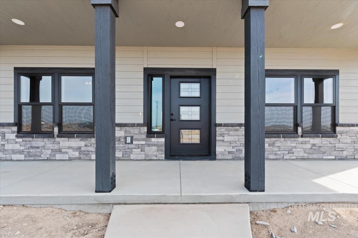 8650 SW El Camino Court, Mountain Home, Idaho 83647, 5 Bedrooms, 3 Bathrooms, Residential For Sale, Price $937,000, 98978254