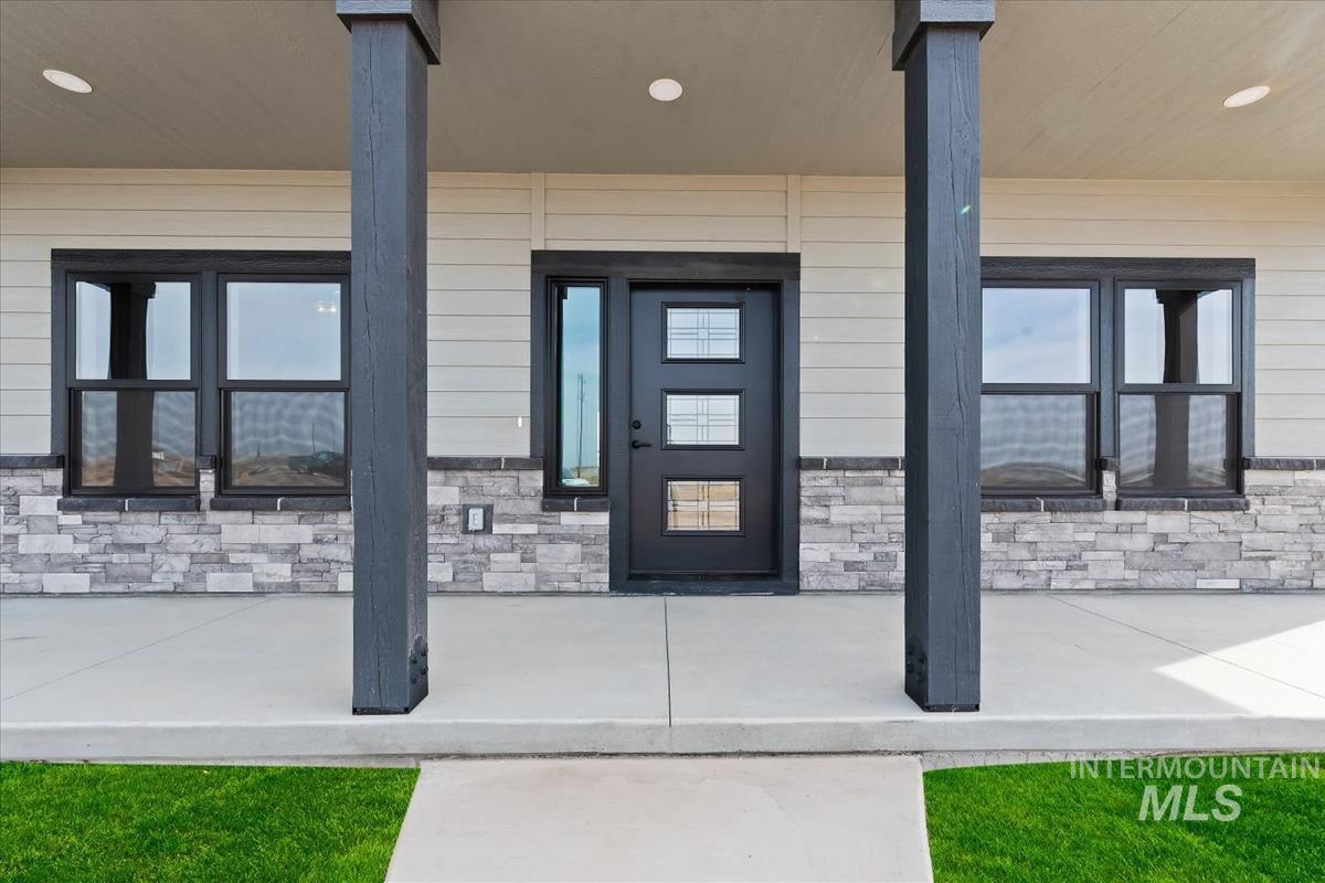 8650 SW El Camino Court, Mountain Home, Idaho 83647, 5 Bedrooms, 3 Bathrooms, Residential For Sale, Price $937,000, 98978254