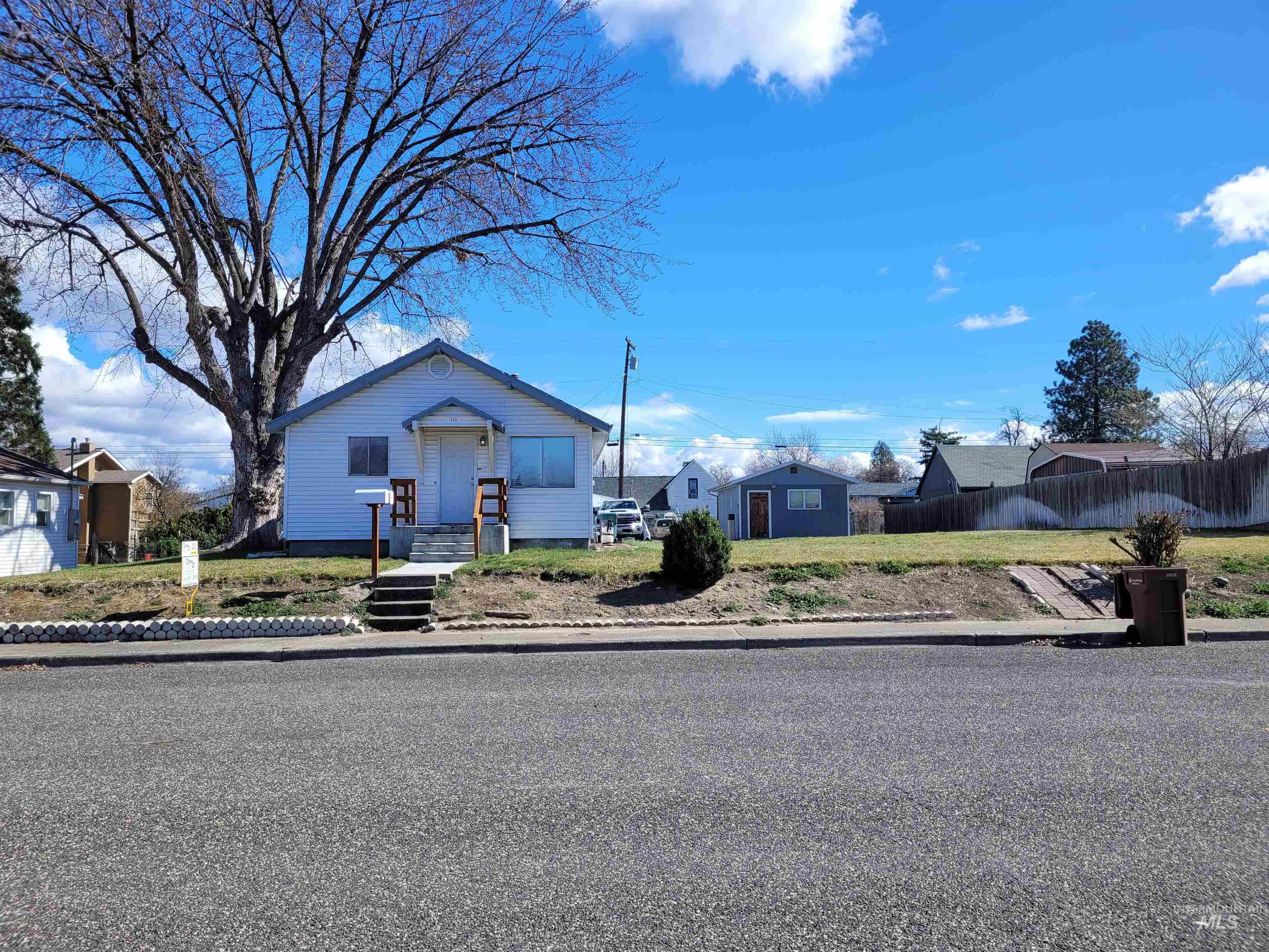 517 12th st, Clarkston, Washington 99403, 2 Bedrooms, 1 Bathroom, Residential Income For Sale, Price $369,700,MLS 98978256