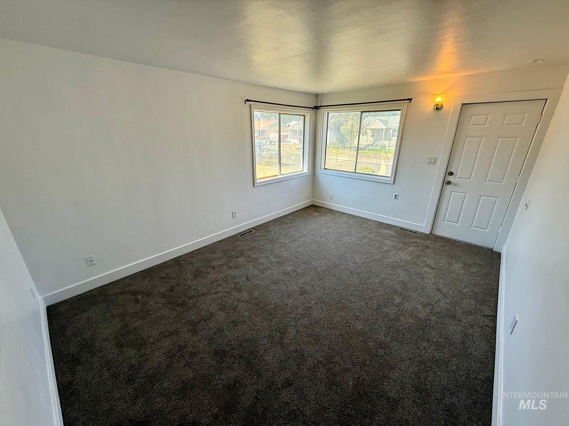 517 12th st, Clarkston, Washington 99403, 2 Bedrooms, 1 Bathroom, Residential Income For Sale, Price $369,700,MLS 98978256