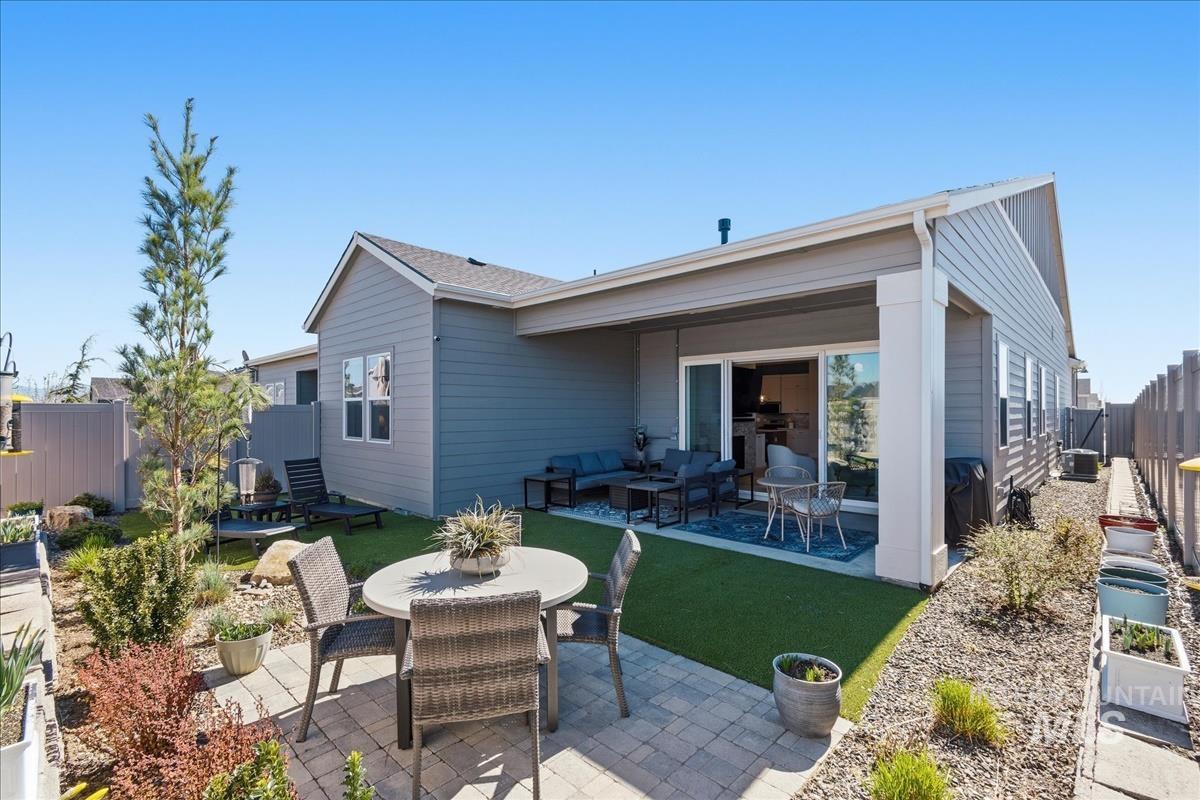 8572 W Lilburn, Star, Idaho 83669, 2 Bedrooms, 2 Bathrooms, Residential For Sale, Price $529,900,MLS 98978259