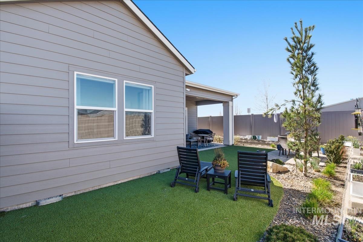 8572 W Lilburn, Star, Idaho 83669, 2 Bedrooms, 2 Bathrooms, Residential For Sale, Price $529,900,MLS 98978259