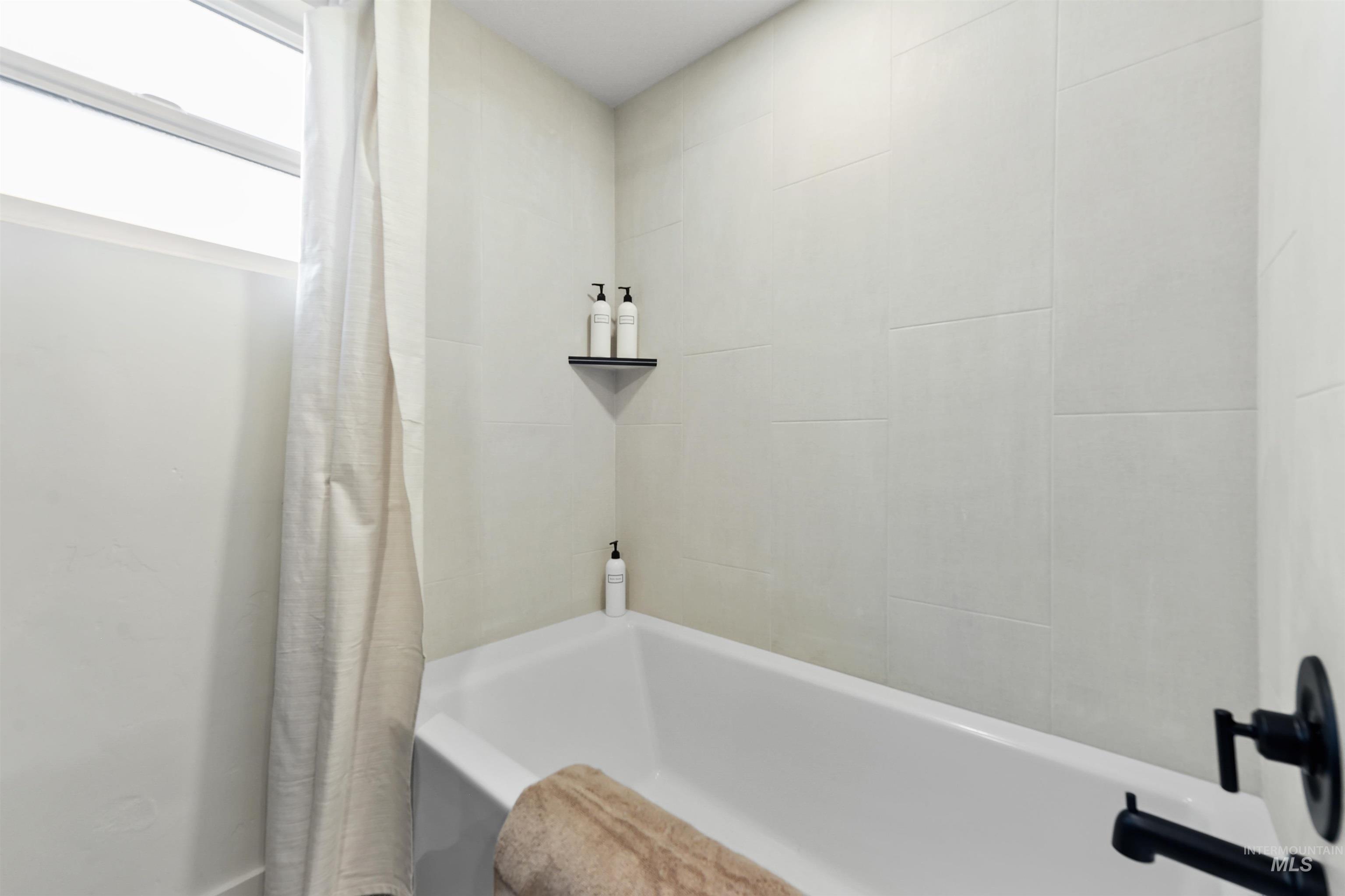 114 Raven Loop, Cascade, Idaho 83611, 1 Bedroom, 1 Bathroom, Residential For Sale, Price $299,000,MLS 98978261