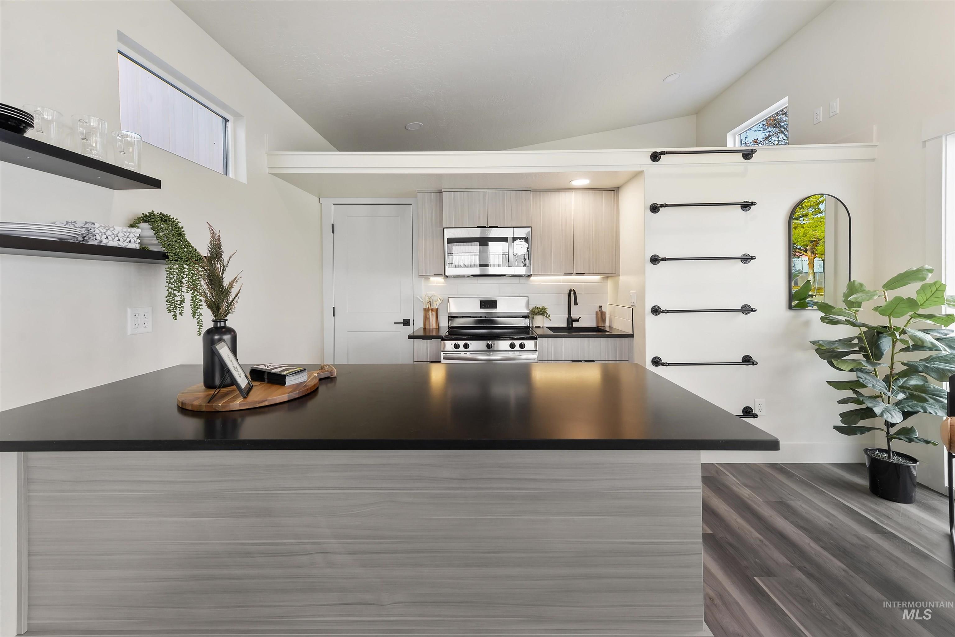 114 Raven Loop, Cascade, Idaho 83611, 1 Bedroom, 1 Bathroom, Residential For Sale, Price $299,000,MLS 98978261