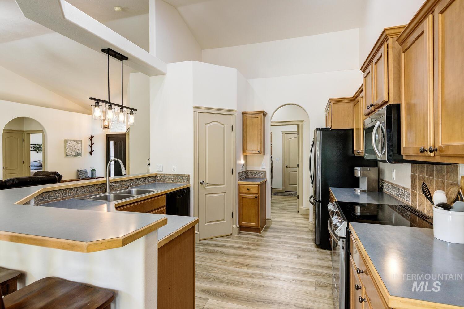 622 W Highland Avenue, Nampa, Idaho 83686, 3 Bedrooms, 2 Bathrooms, Residential For Sale, Price $550,000,MLS 98978263