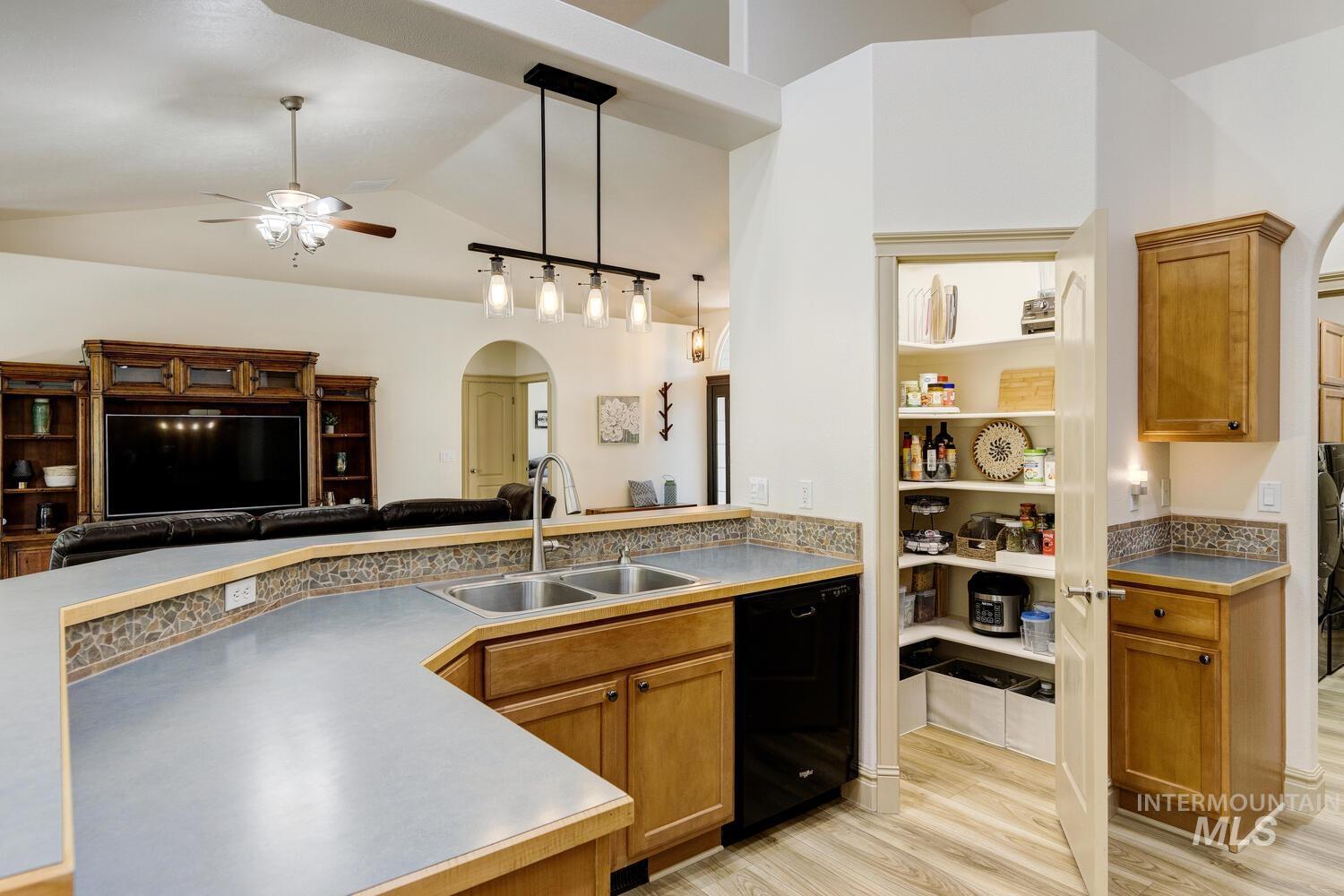 622 W Highland Avenue, Nampa, Idaho 83686, 3 Bedrooms, 2 Bathrooms, Residential For Sale, Price $550,000,MLS 98978263