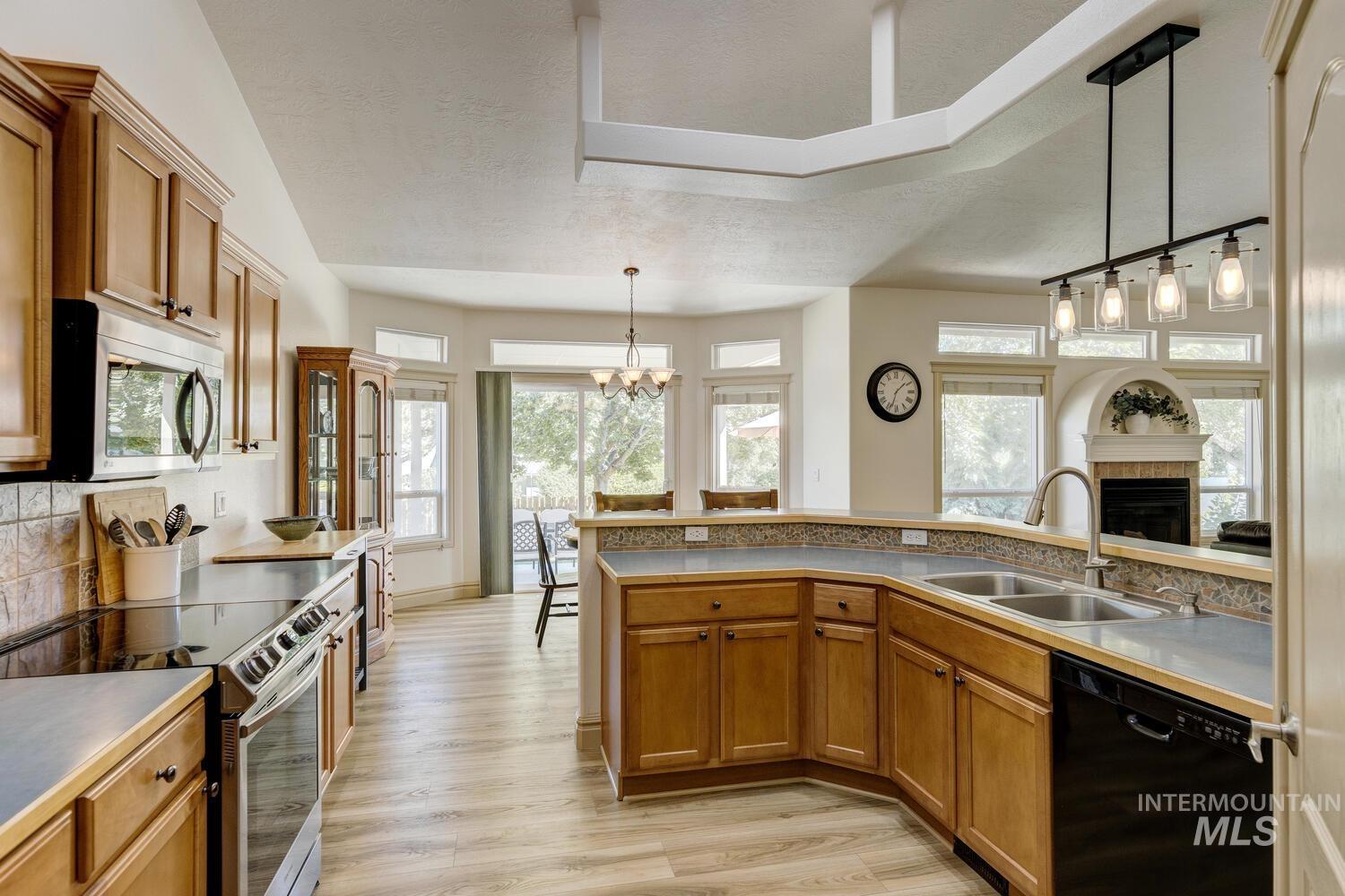 622 W Highland Avenue, Nampa, Idaho 83686, 3 Bedrooms, 2 Bathrooms, Residential For Sale, Price $550,000,MLS 98978263