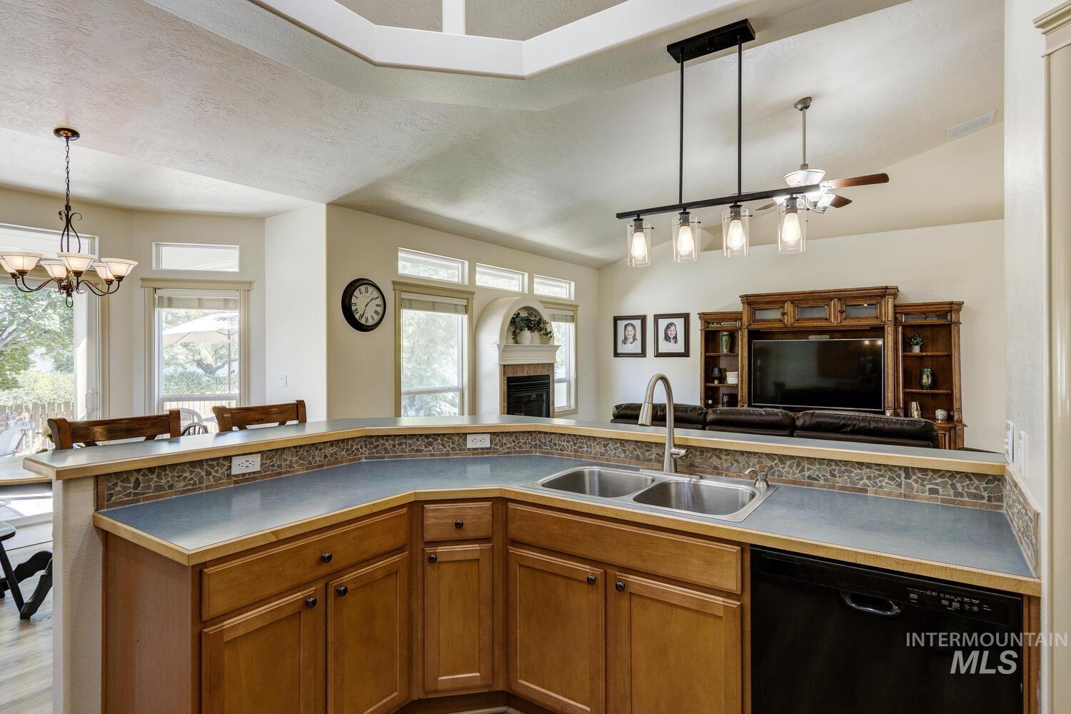 622 W Highland Avenue, Nampa, Idaho 83686, 3 Bedrooms, 2 Bathrooms, Residential For Sale, Price $550,000,MLS 98978263