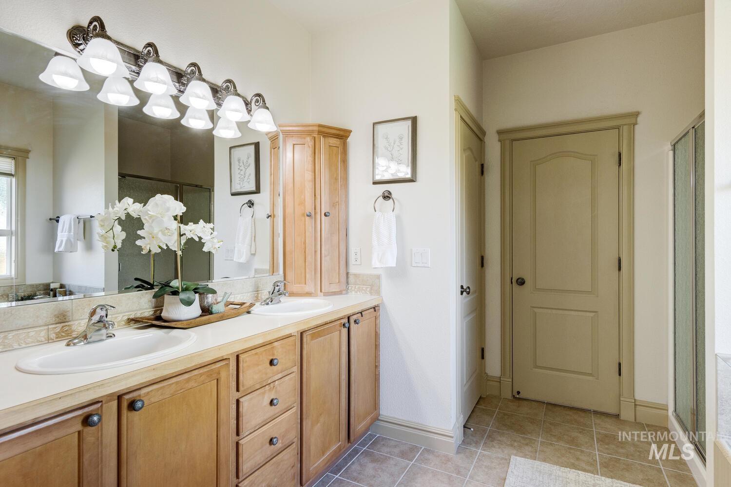 622 W Highland Avenue, Nampa, Idaho 83686, 3 Bedrooms, 2 Bathrooms, Residential For Sale, Price $550,000,MLS 98978263