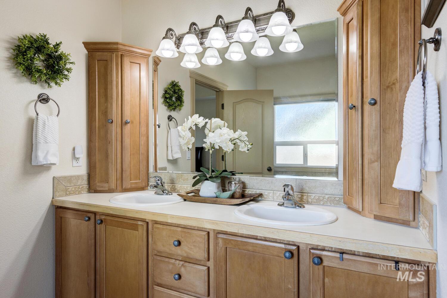 622 W Highland Avenue, Nampa, Idaho 83686, 3 Bedrooms, 2 Bathrooms, Residential For Sale, Price $550,000,MLS 98978263