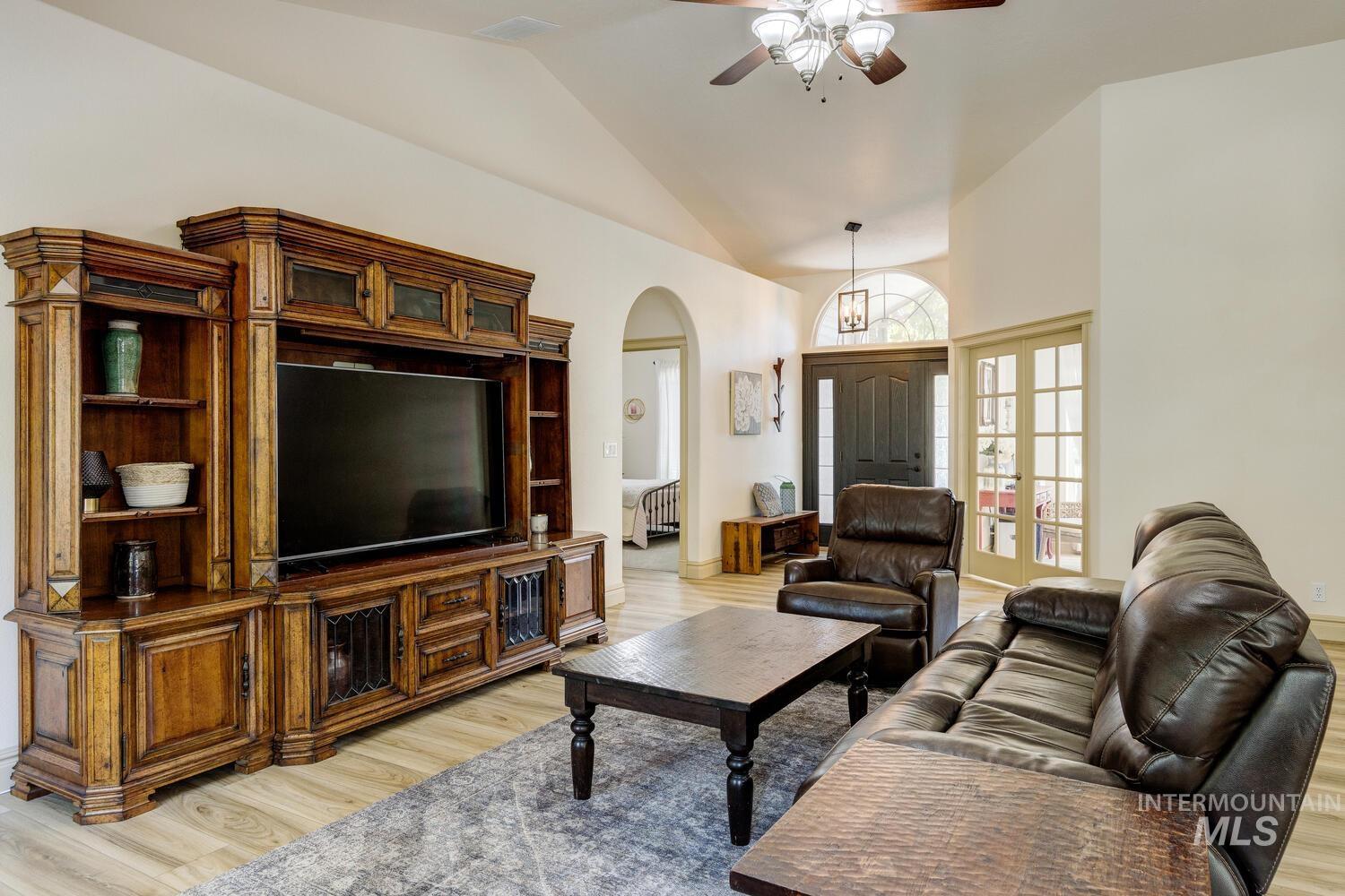 622 W Highland Avenue, Nampa, Idaho 83686, 3 Bedrooms, 2 Bathrooms, Residential For Sale, Price $550,000,MLS 98978263