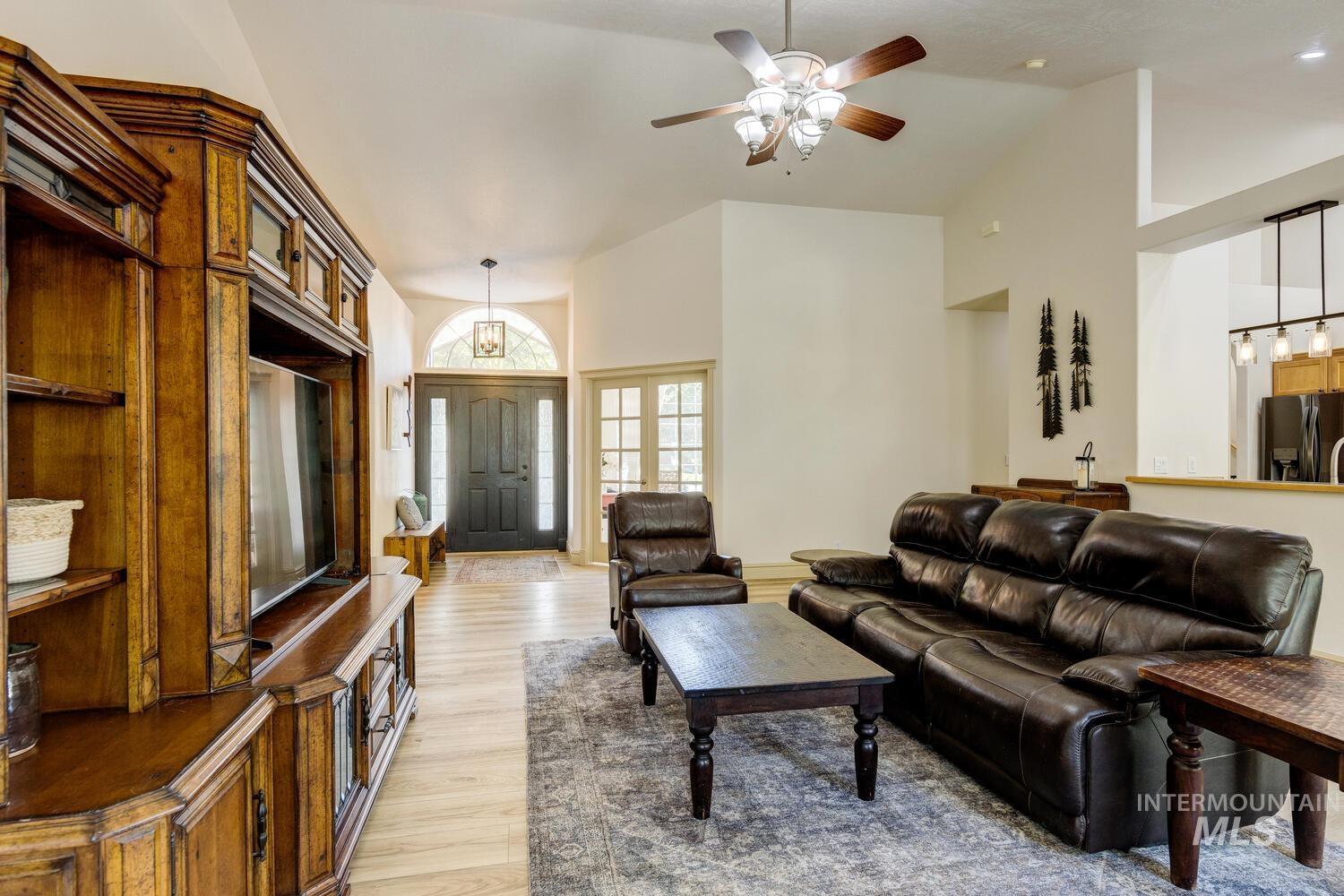 622 W Highland Avenue, Nampa, Idaho 83686, 3 Bedrooms, 2 Bathrooms, Residential For Sale, Price $550,000,MLS 98978263