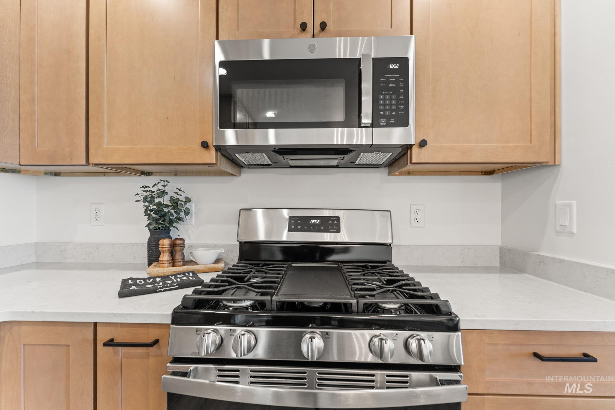 1330 19th Ave E, Jerome, Idaho 83338, 3 Bedrooms, 2 Bathrooms, Residential For Sale, Price $425,000,MLS 98978264