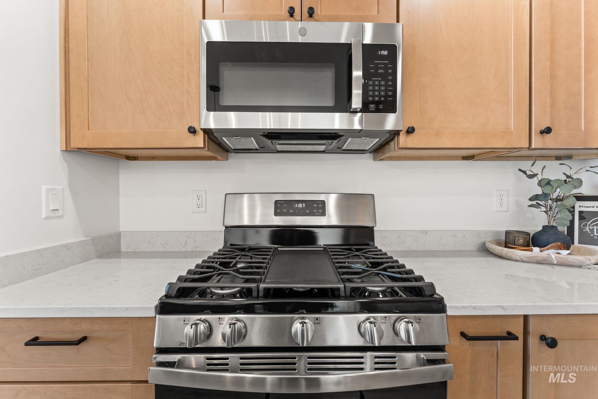 1325 20th Ave E, Jerome, Idaho 83338, 3 Bedrooms, 2 Bathrooms, Residential For Sale, Price $430,000,MLS 98978267