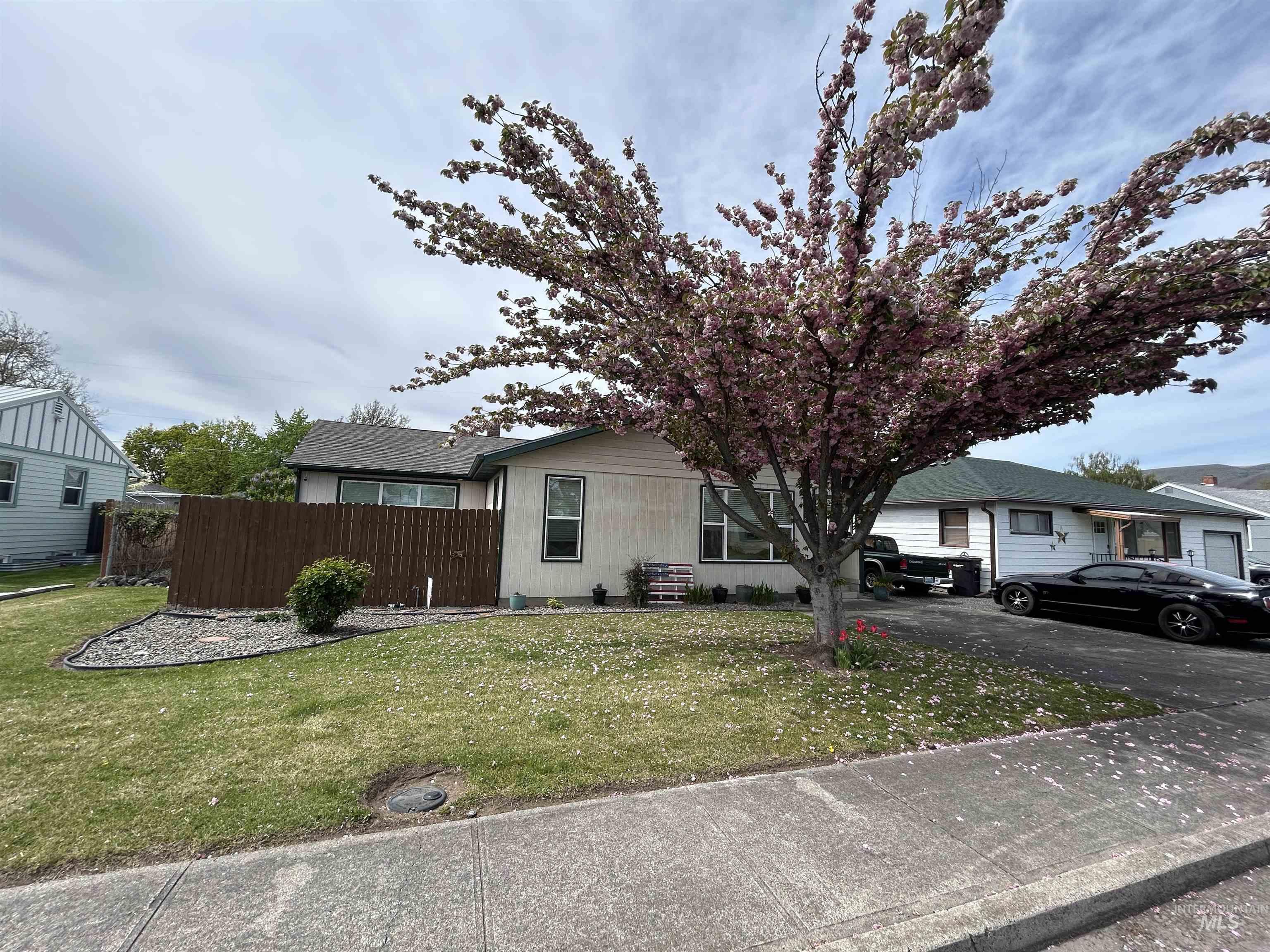1220 4th St, Clarkston, Washington 99403, 3 Bedrooms, 2 Bathrooms, Residential For Sale, Price $414,900, 98978274