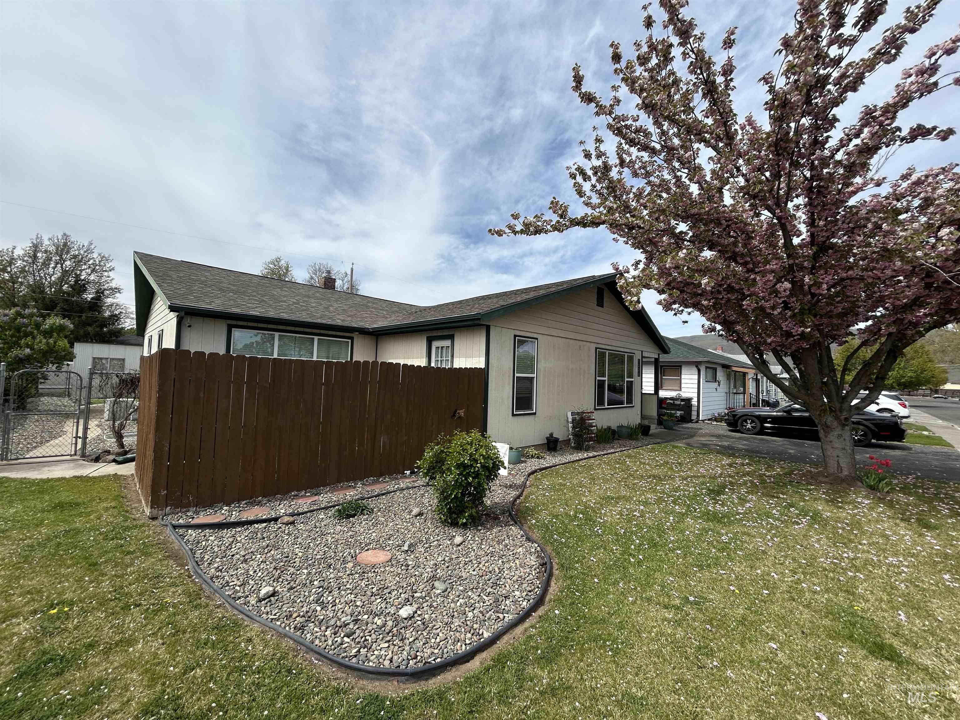1220 4th St, Clarkston, Washington 99403, 3 Bedrooms, 2 Bathrooms, Residential For Sale, Price $414,900, 98978274