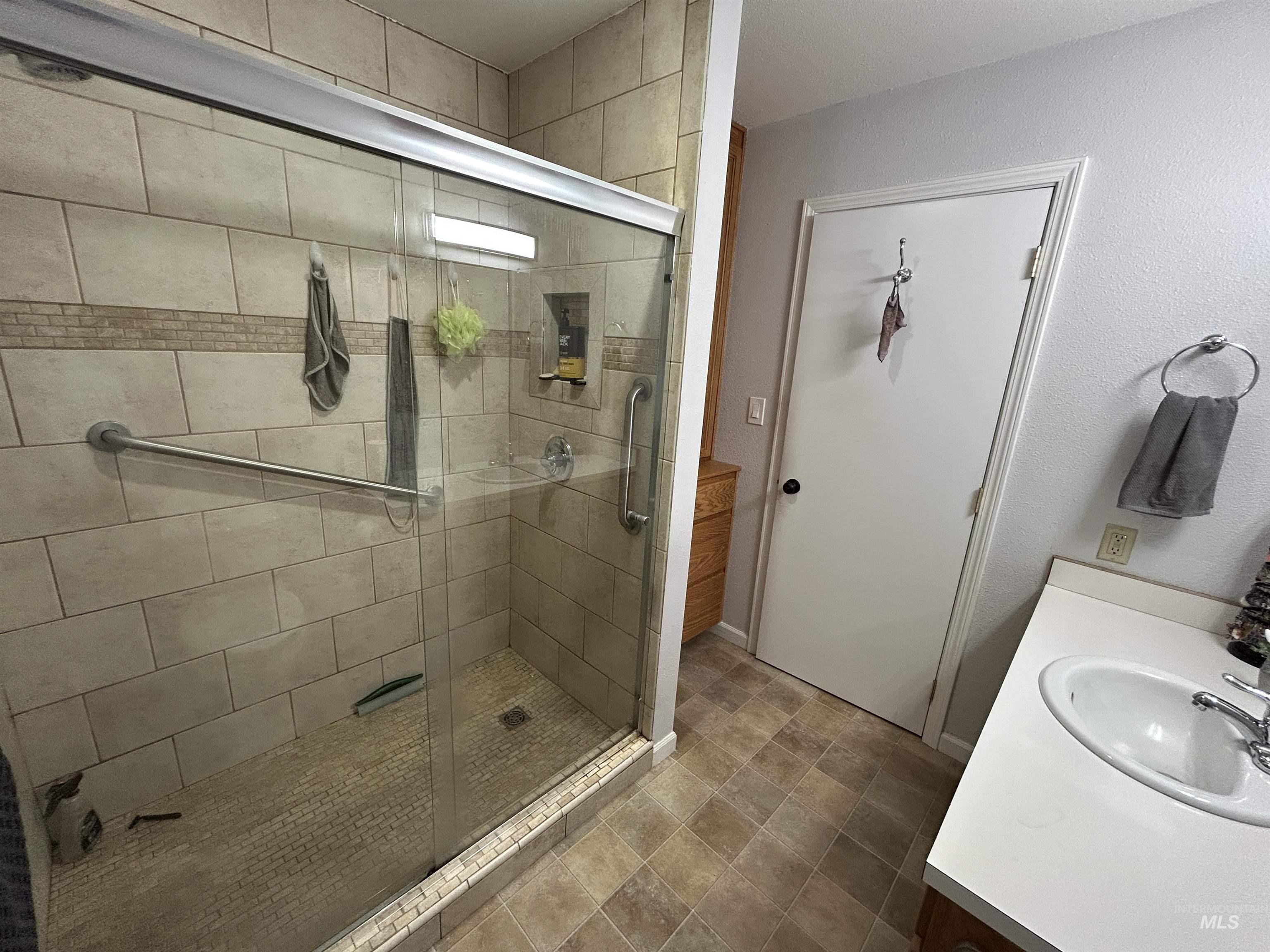 1220 4th St, Clarkston, Washington 99403, 3 Bedrooms, 2 Bathrooms, Residential For Sale, Price $429,900,MLS 98978274