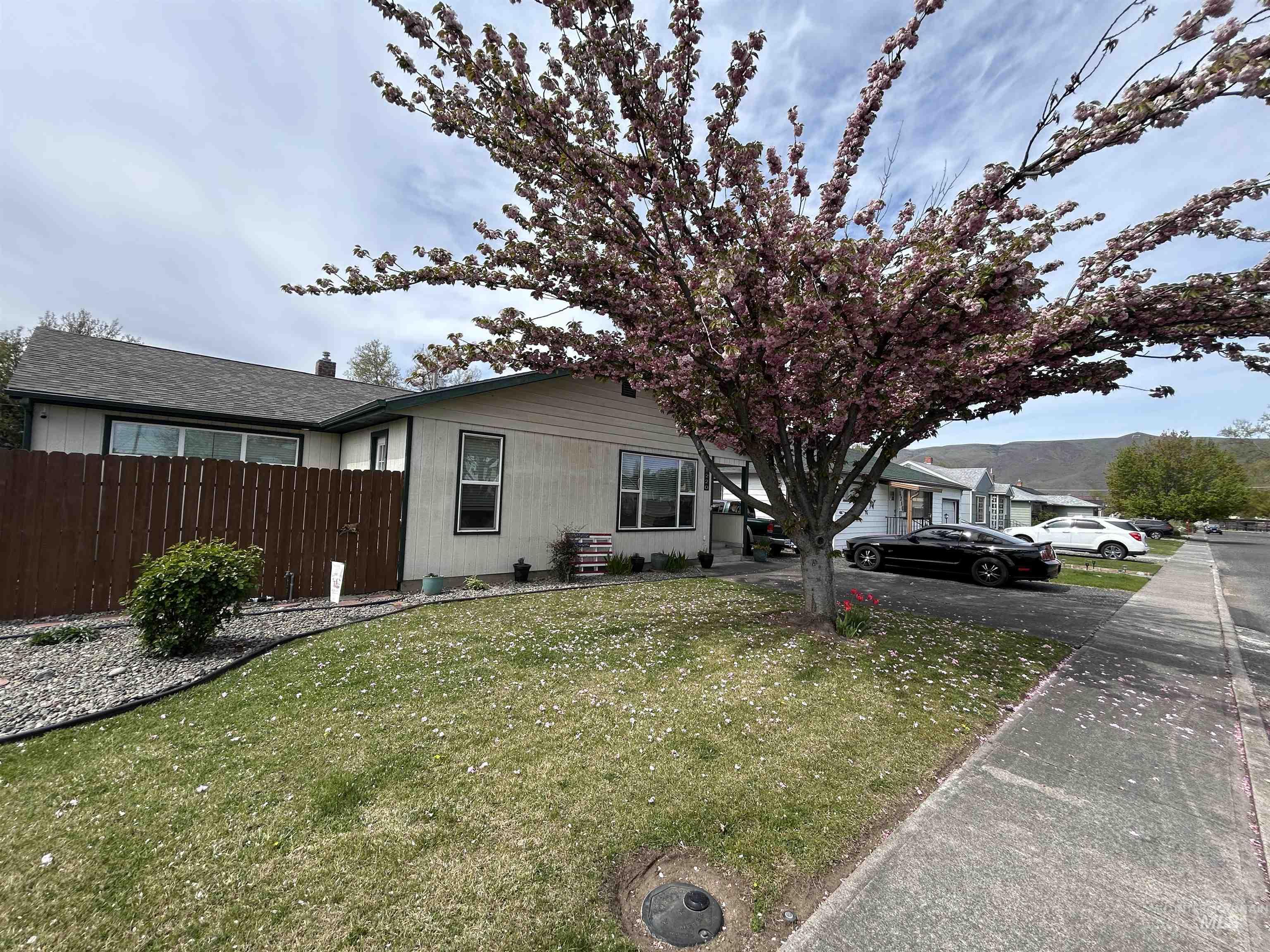 1220 4th St, Clarkston, Washington 99403, 3 Bedrooms, 2 Bathrooms, Residential For Sale, Price $414,900, 98978274