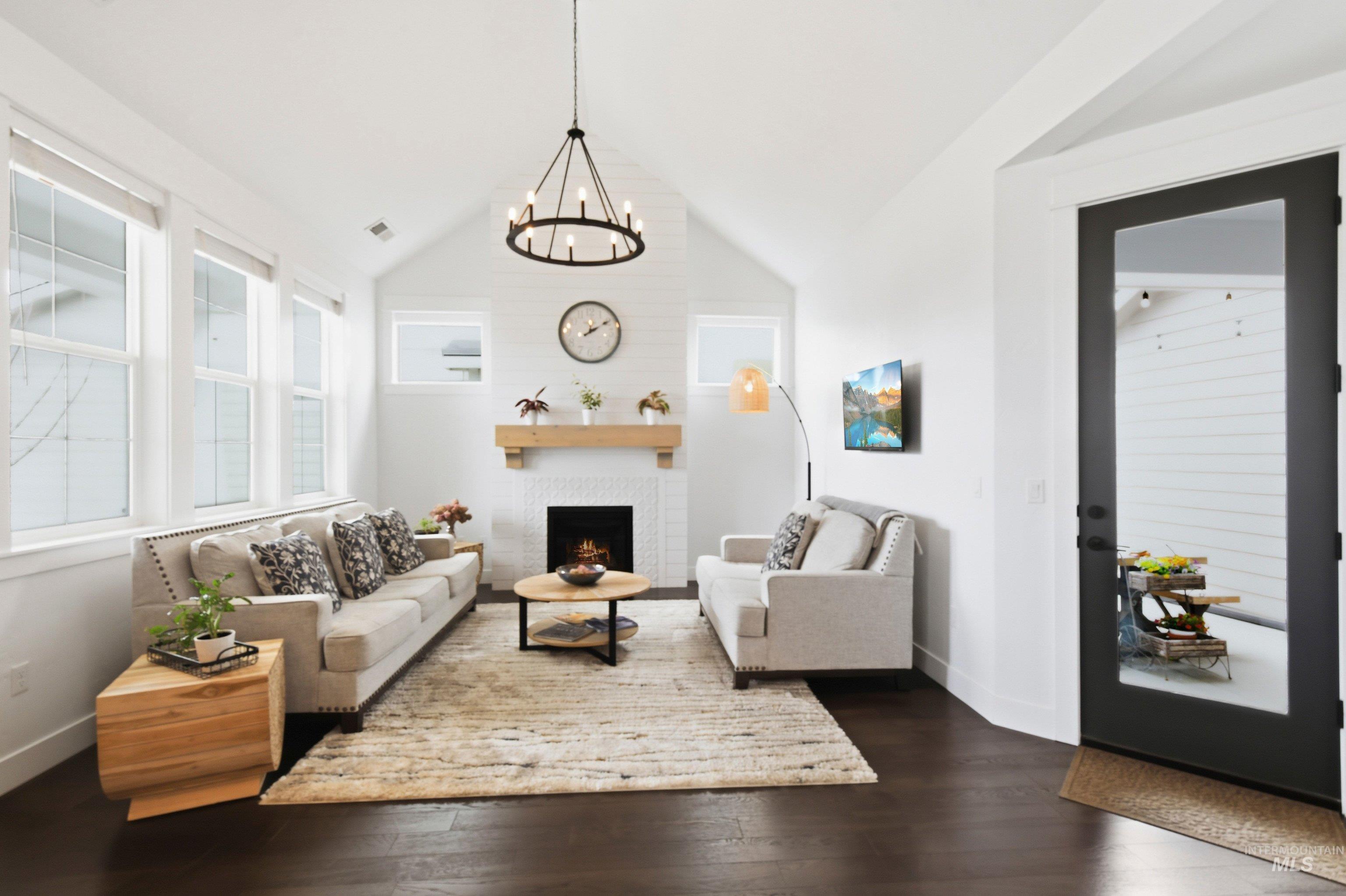 3951 W Farm View Dr, Boise, Idaho 83714, 3 Bedrooms, 2 Bathrooms, Residential For Sale, Price $655,000,MLS 98978277