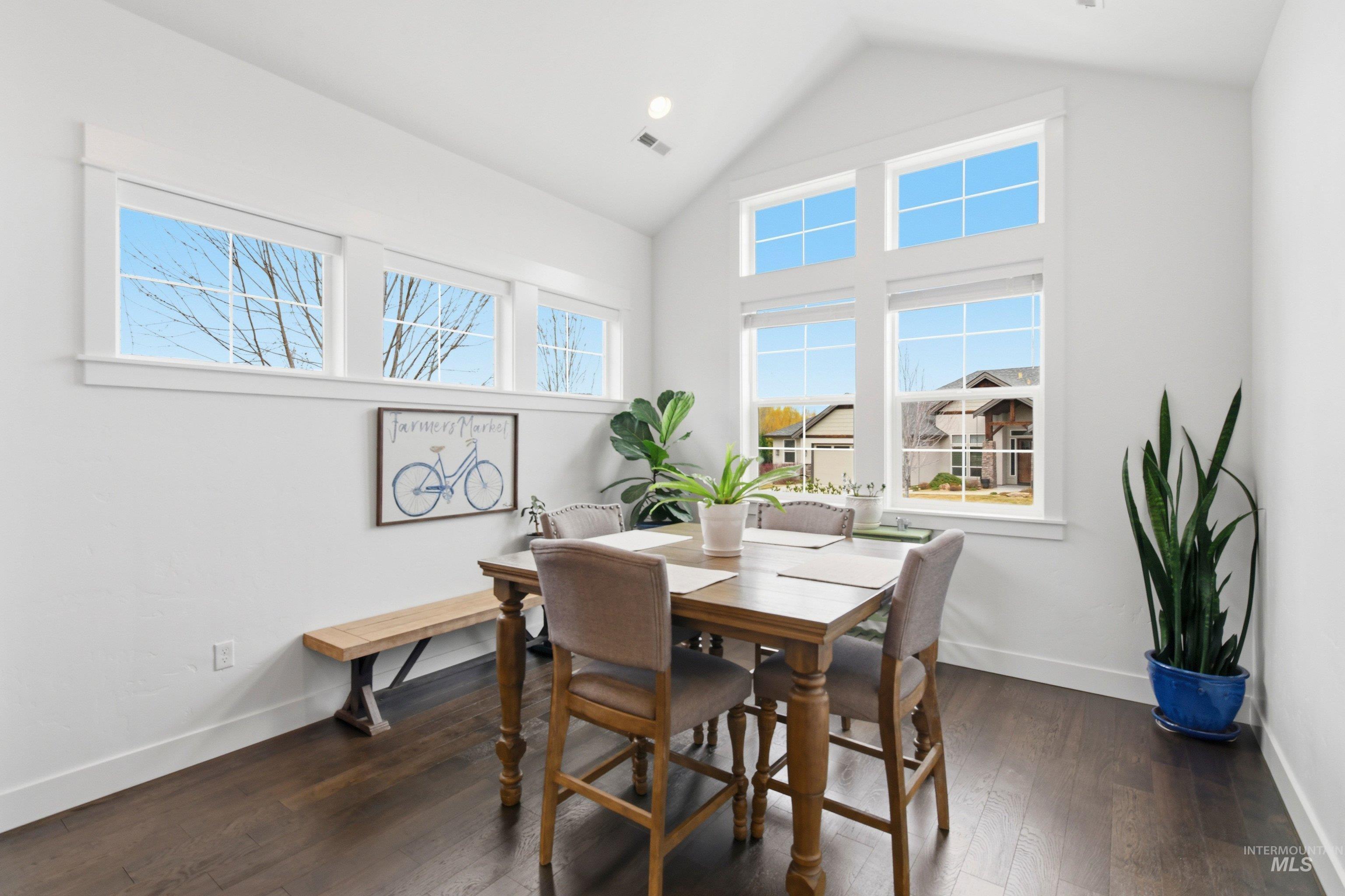 3951 W Farm View Dr, Boise, Idaho 83714, 3 Bedrooms, 2 Bathrooms, Residential For Sale, Price $655,000,MLS 98978277