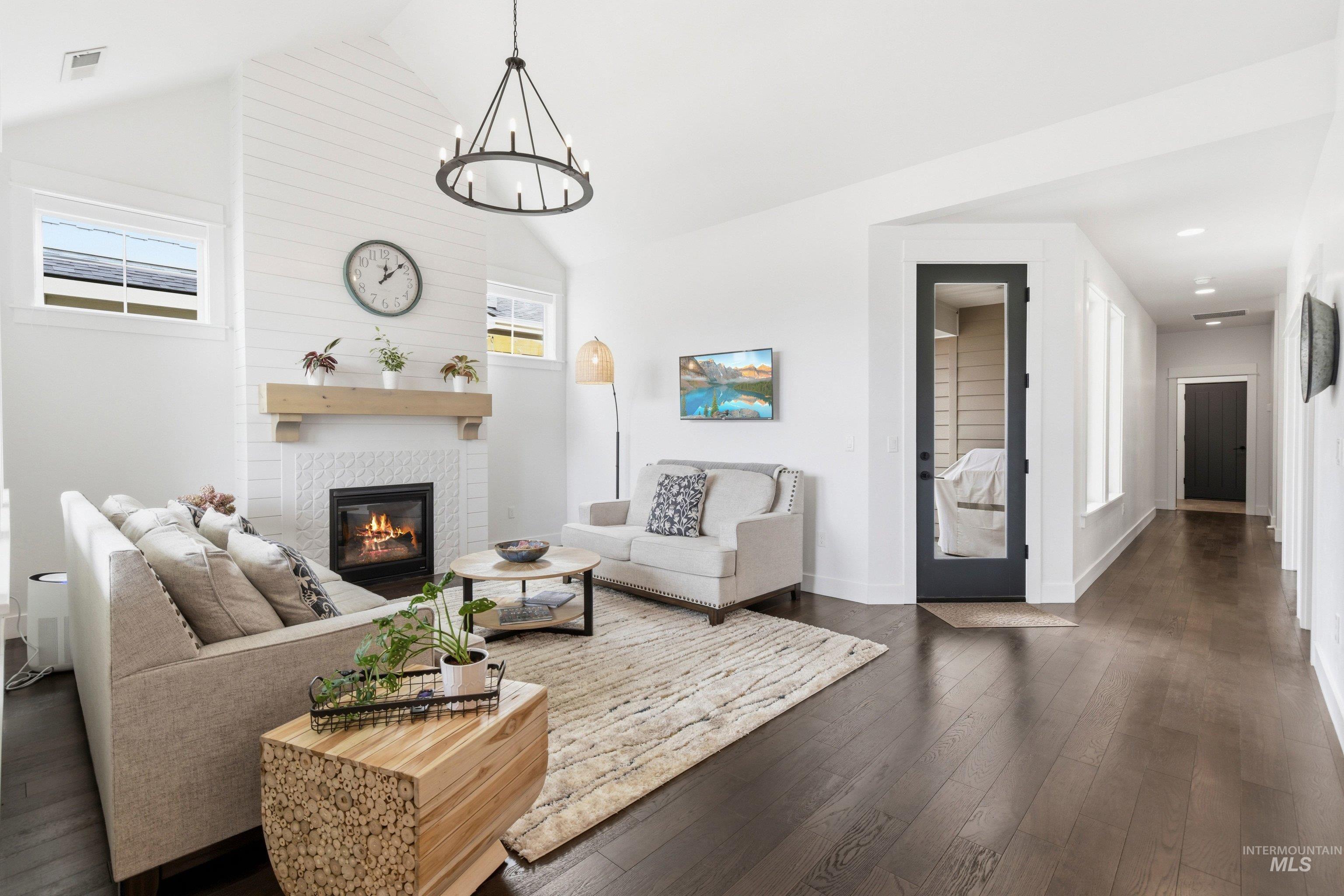 3951 W Farm View Dr, Boise, Idaho 83714, 3 Bedrooms, 2 Bathrooms, Residential For Sale, Price $655,000,MLS 98978277