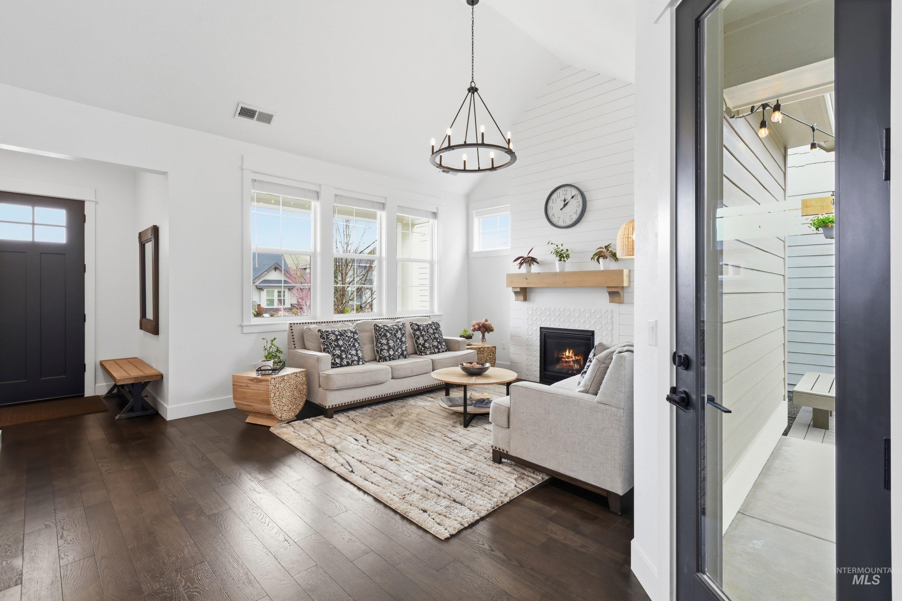 3951 W Farm View Dr, Boise, Idaho 83714, 3 Bedrooms, 2 Bathrooms, Residential For Sale, Price $655,000,MLS 98978277