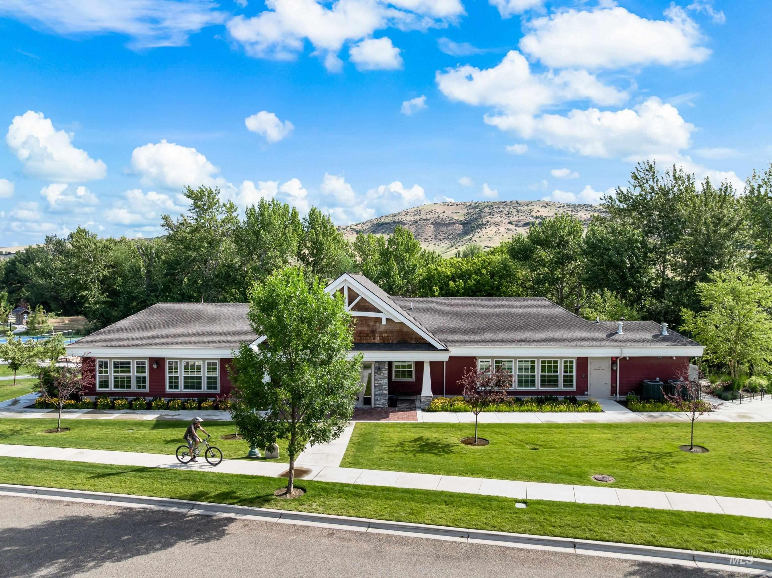 3951 W Farm View Dr, Boise, Idaho 83714, 3 Bedrooms, 2 Bathrooms, Residential For Sale, Price $655,000,MLS 98978277