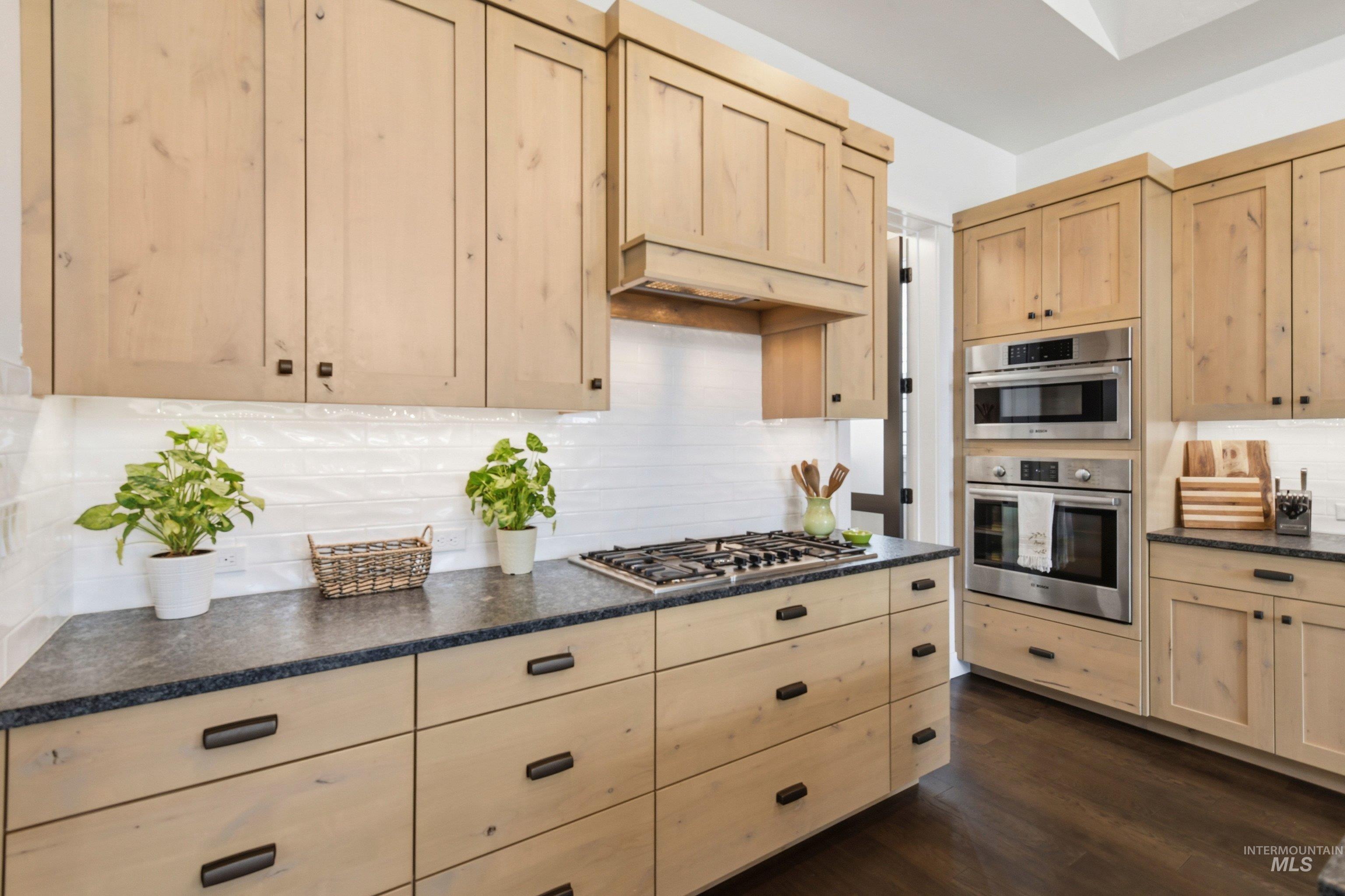 3951 W Farm View Dr, Boise, Idaho 83714, 3 Bedrooms, 2 Bathrooms, Residential For Sale, Price $655,000,MLS 98978277