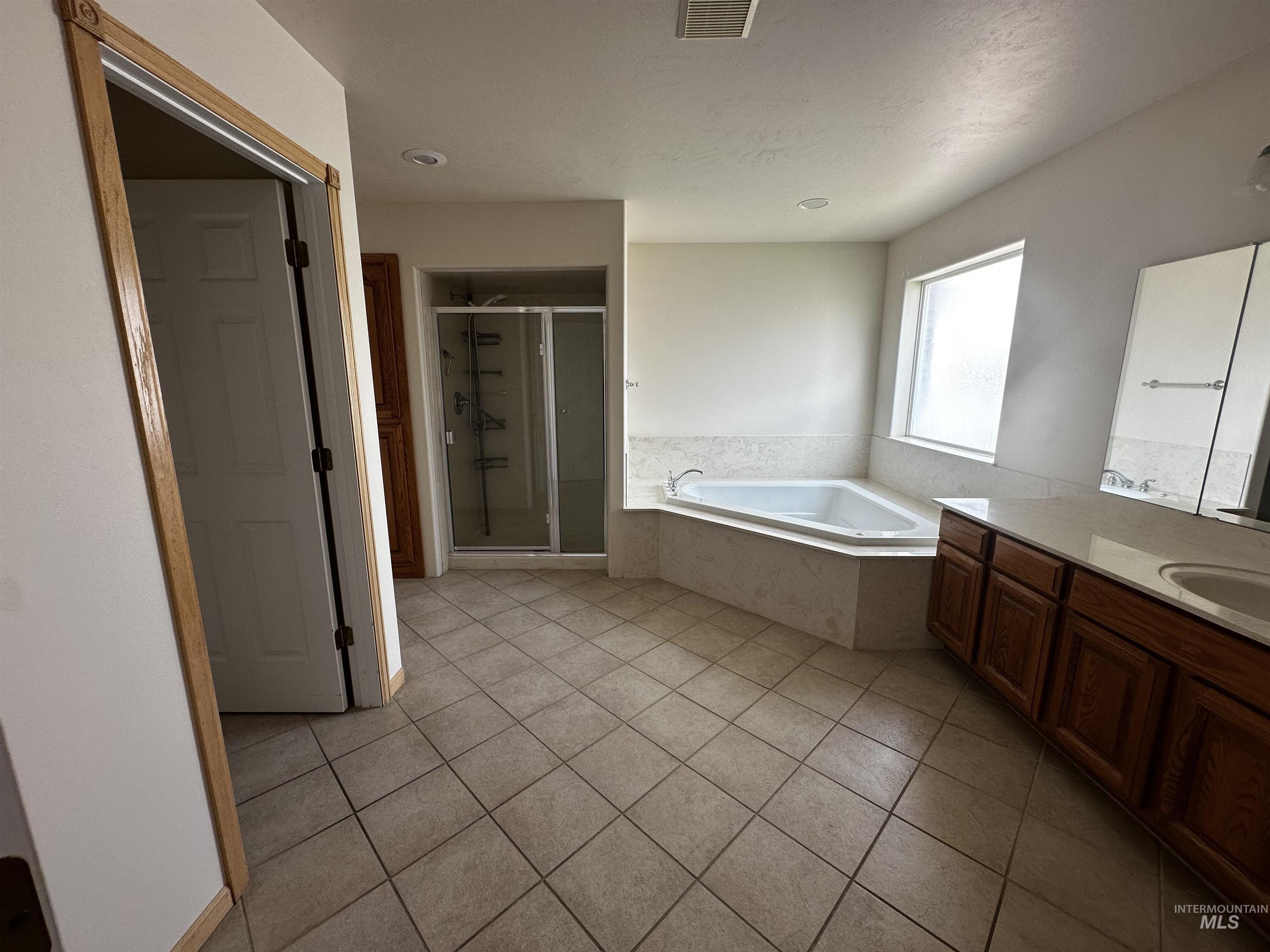 2047 E 2975 S, Wendell, Idaho 83355, 3 Bedrooms, 2 Bathrooms, Residential For Sale, Price $715,000,MLS 98978278