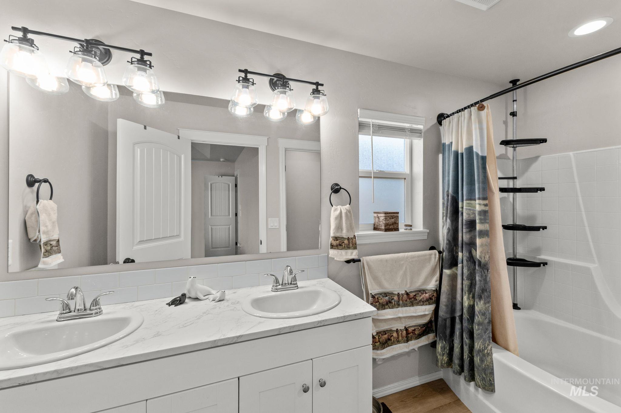 1119 Meadow Lake Loop, Buhl, Idaho 83316, 4 Bedrooms, 2 Bathrooms, Residential For Sale, Price $387,900,MLS 98978281