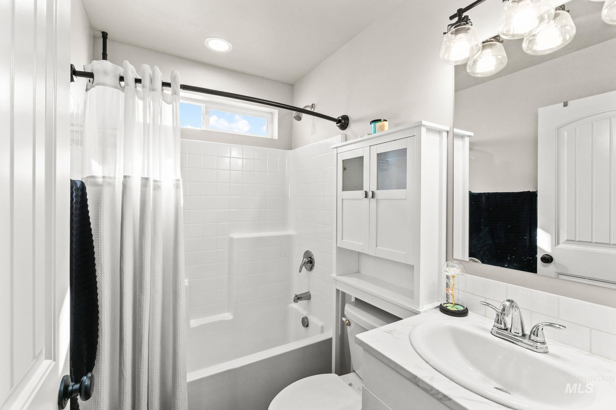 1119 Meadow Lake Loop, Buhl, Idaho 83316, 4 Bedrooms, 2 Bathrooms, Residential For Sale, Price $387,900,MLS 98978281