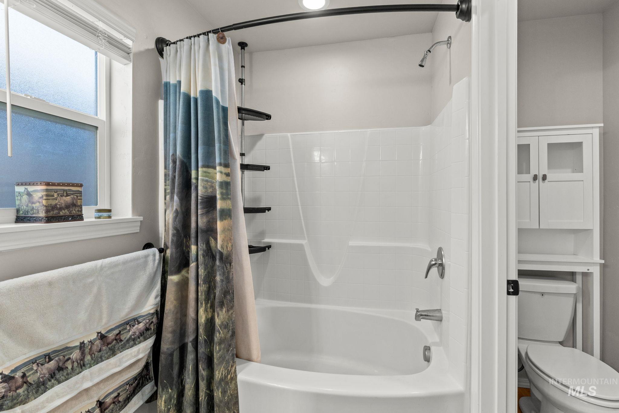 1119 Meadow Lake Loop, Buhl, Idaho 83316, 4 Bedrooms, 2 Bathrooms, Residential For Sale, Price $387,900,MLS 98978281