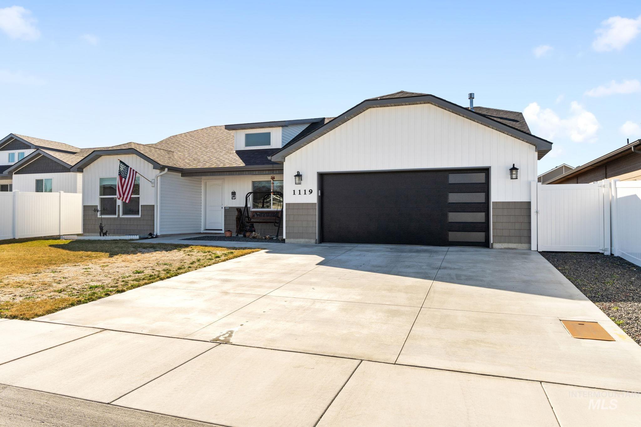 1119 Meadow Lake Loop, Buhl, Idaho 83316, 4 Bedrooms, 2 Bathrooms, Residential For Sale, Price $387,900,MLS 98978281