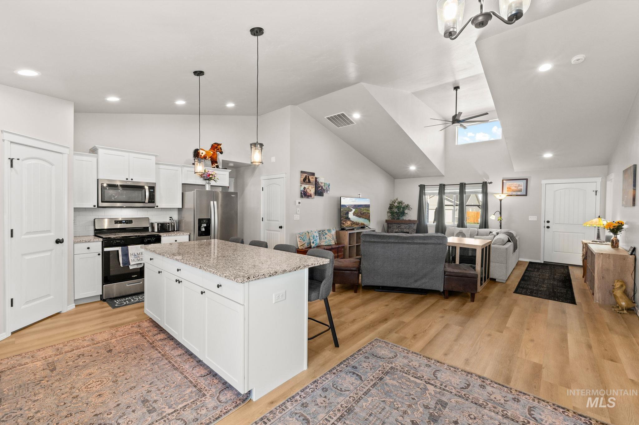 1119 Meadow Lake Loop, Buhl, Idaho 83316, 4 Bedrooms, 2 Bathrooms, Residential For Sale, Price $387,900,MLS 98978281