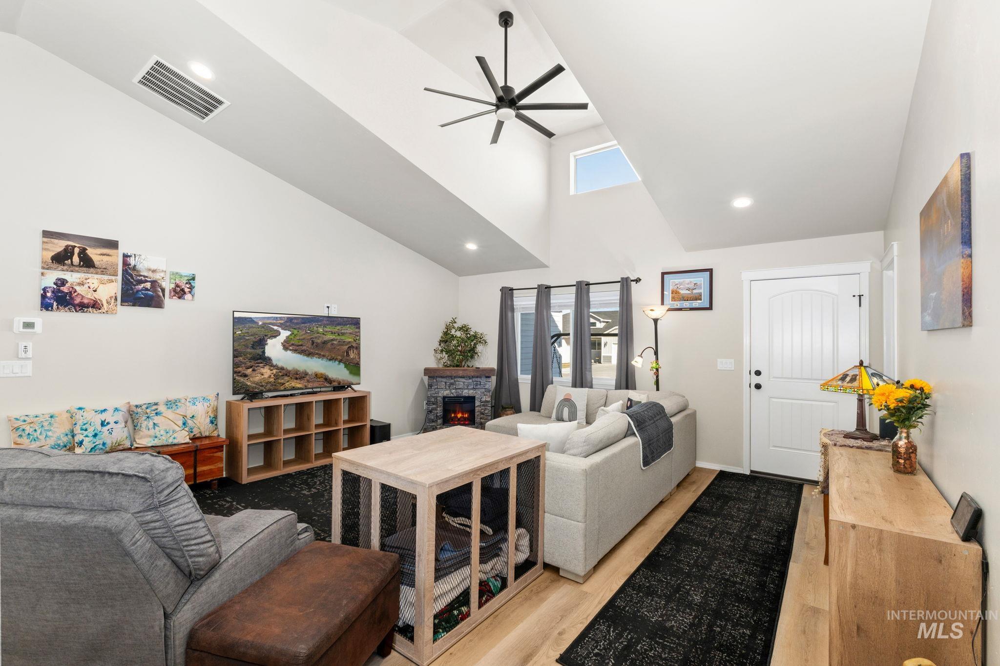 1119 Meadow Lake Loop, Buhl, Idaho 83316, 4 Bedrooms, 2 Bathrooms, Residential For Sale, Price $387,900,MLS 98978281