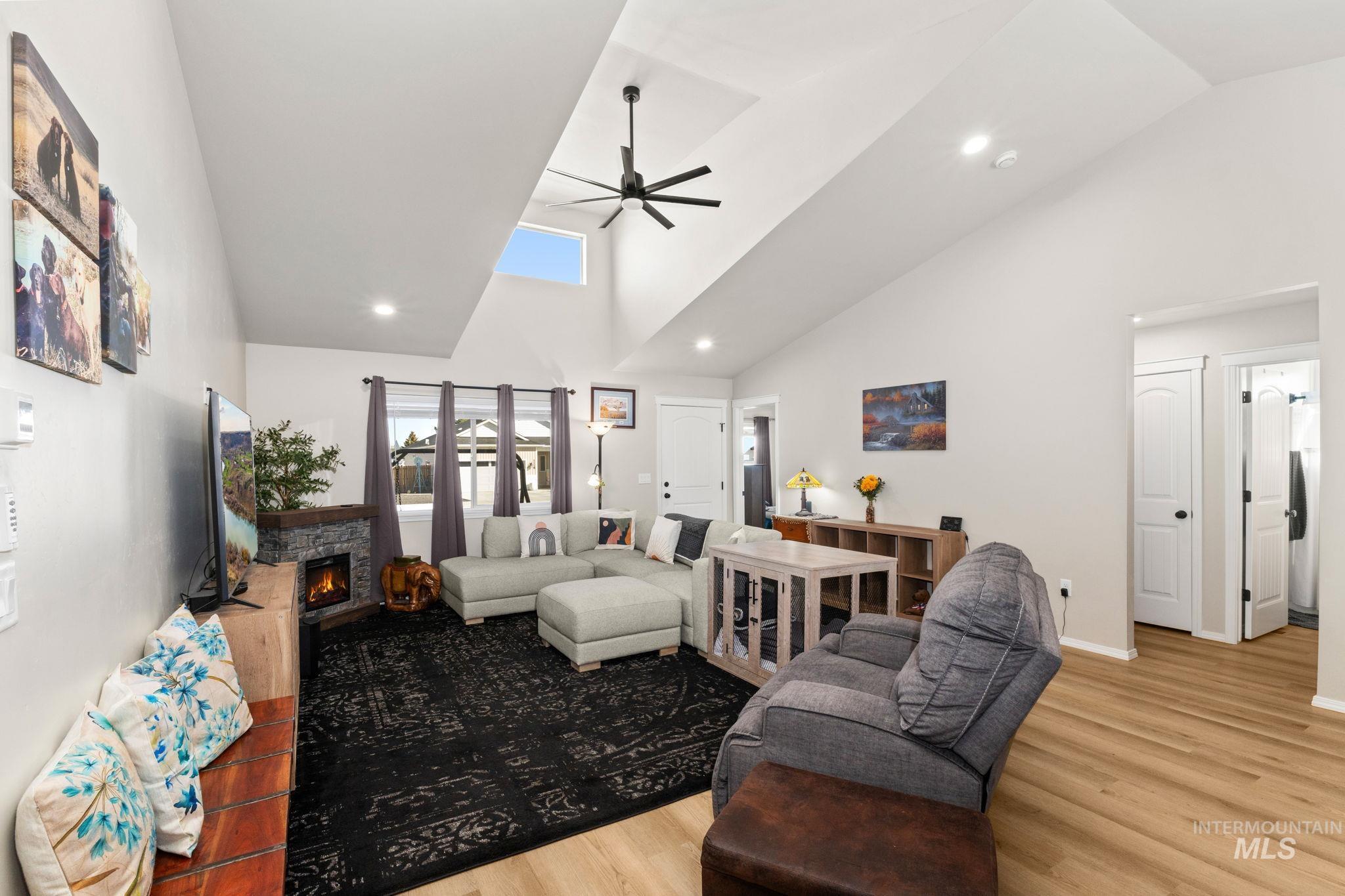 1119 Meadow Lake Loop, Buhl, Idaho 83316, 4 Bedrooms, 2 Bathrooms, Residential For Sale, Price $387,900,MLS 98978281