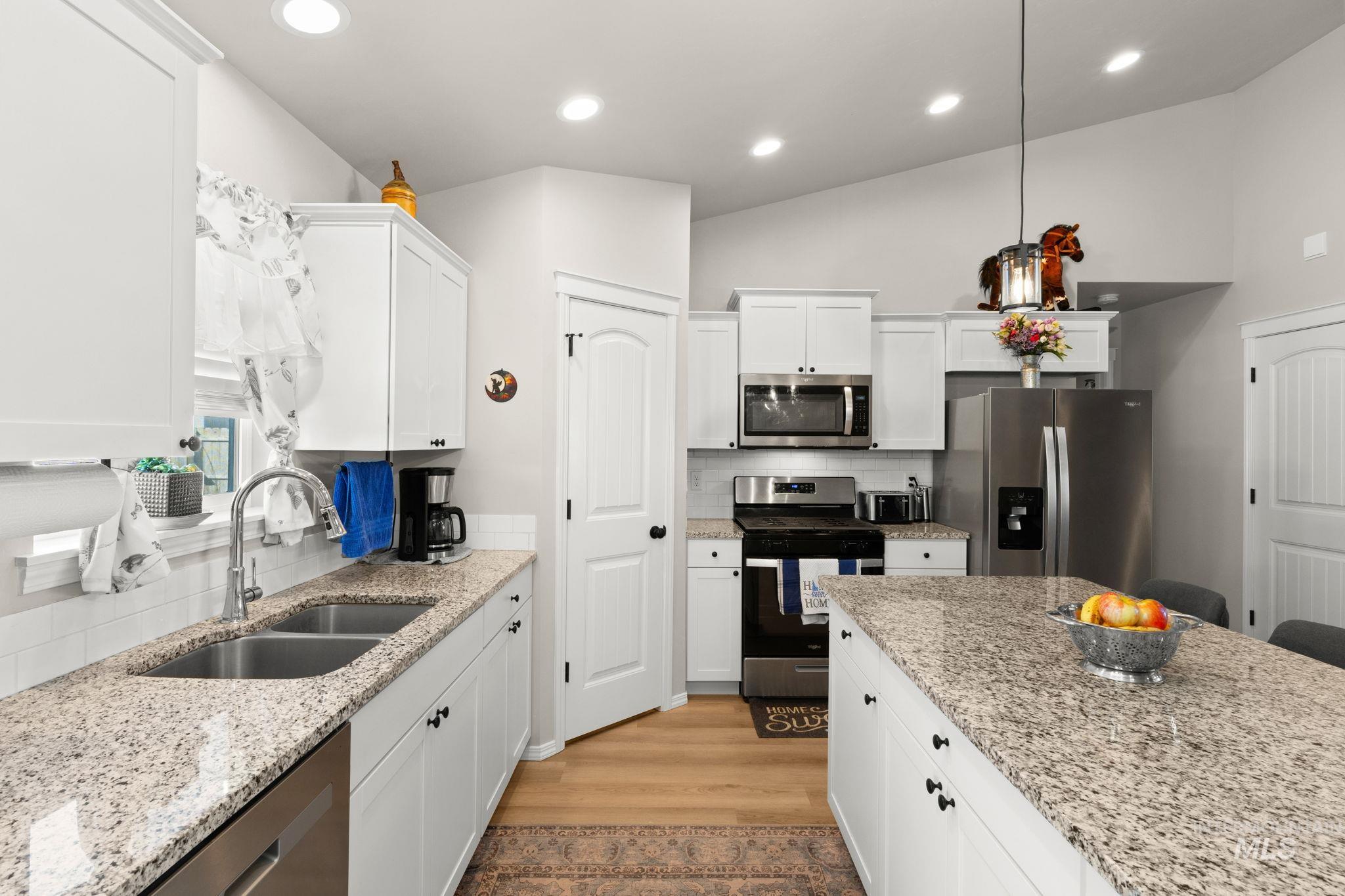 1119 Meadow Lake Loop, Buhl, Idaho 83316, 4 Bedrooms, 2 Bathrooms, Residential For Sale, Price $387,900,MLS 98978281