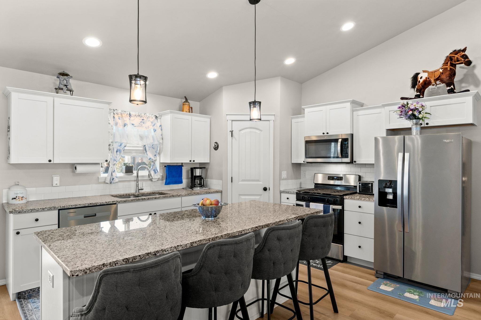 1119 Meadow Lake Loop, Buhl, Idaho 83316, 4 Bedrooms, 2 Bathrooms, Residential For Sale, Price $387,900,MLS 98978281