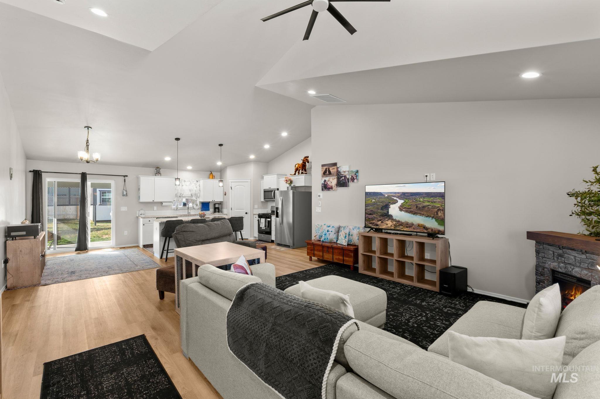 1119 Meadow Lake Loop, Buhl, Idaho 83316, 4 Bedrooms, 2 Bathrooms, Residential For Sale, Price $387,900,MLS 98978281