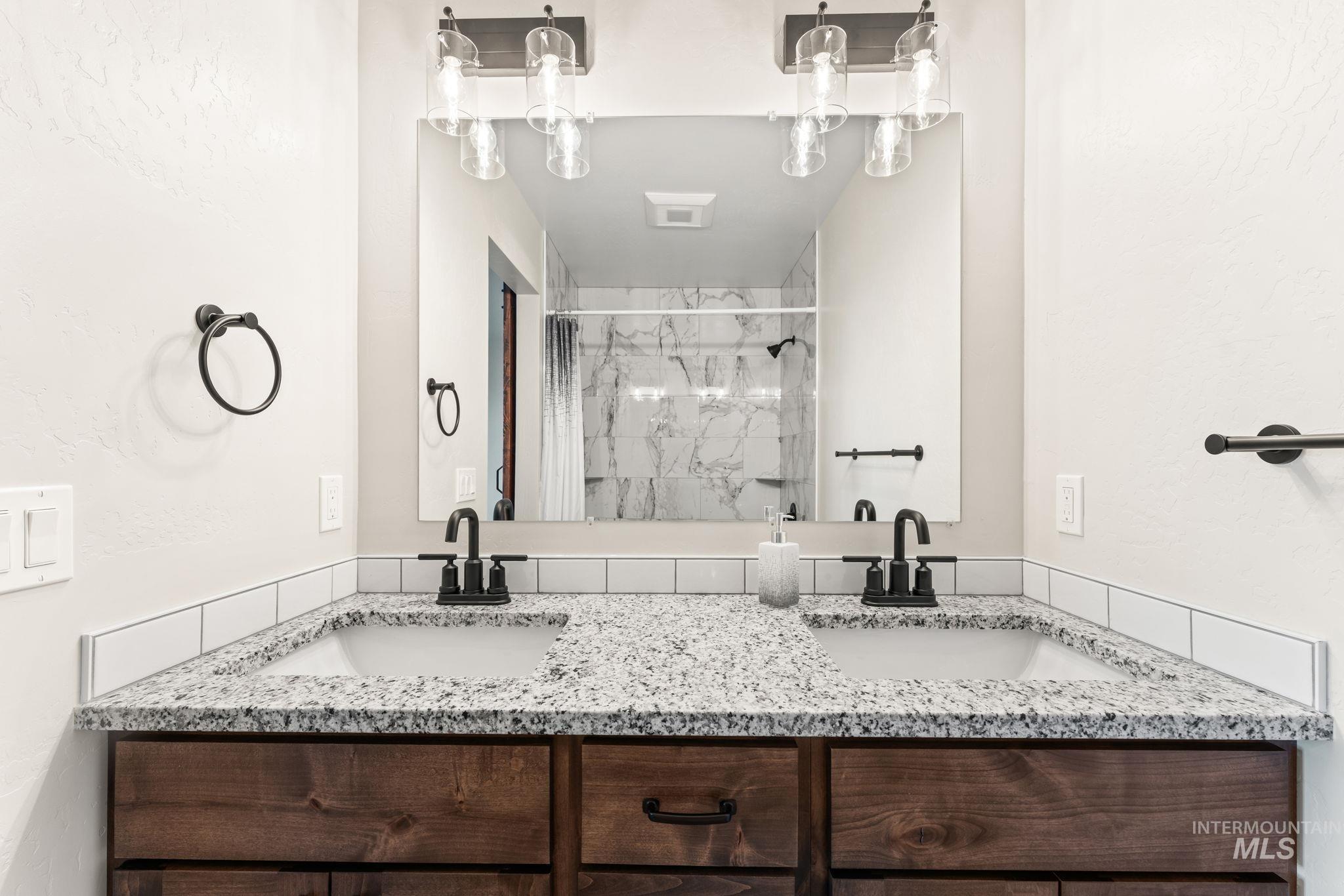 1824 E 1800 S, Gooding, Idaho 83330, 4 Bedrooms, 2 Bathrooms, Residential For Sale, Price $405,000,MLS 98978285