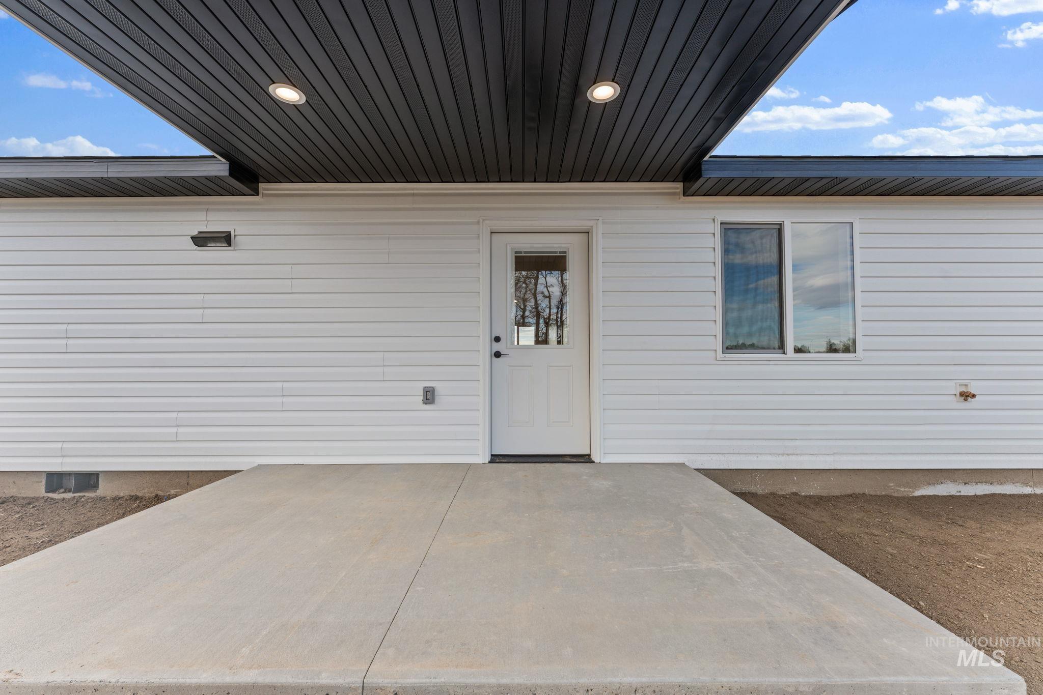 1824 E 1800 S, Gooding, Idaho 83330, 4 Bedrooms, 2 Bathrooms, Residential For Sale, Price $405,000,MLS 98978285