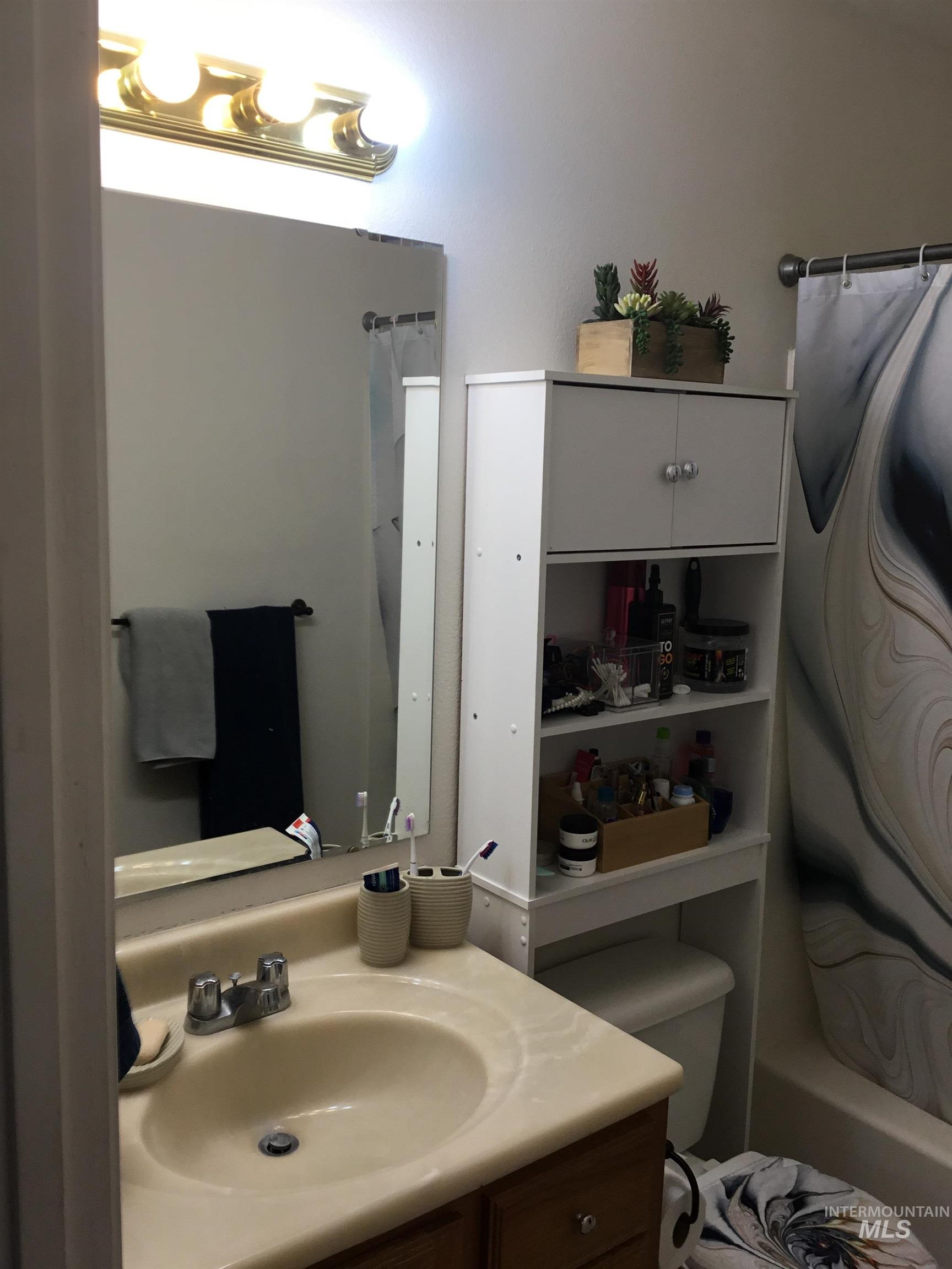 1003 Flint Dr, Caldwell, Idaho 83706, 3 Bedrooms, 2.5 Bathrooms, Residential For Sale, Price $349,999,MLS 98978286