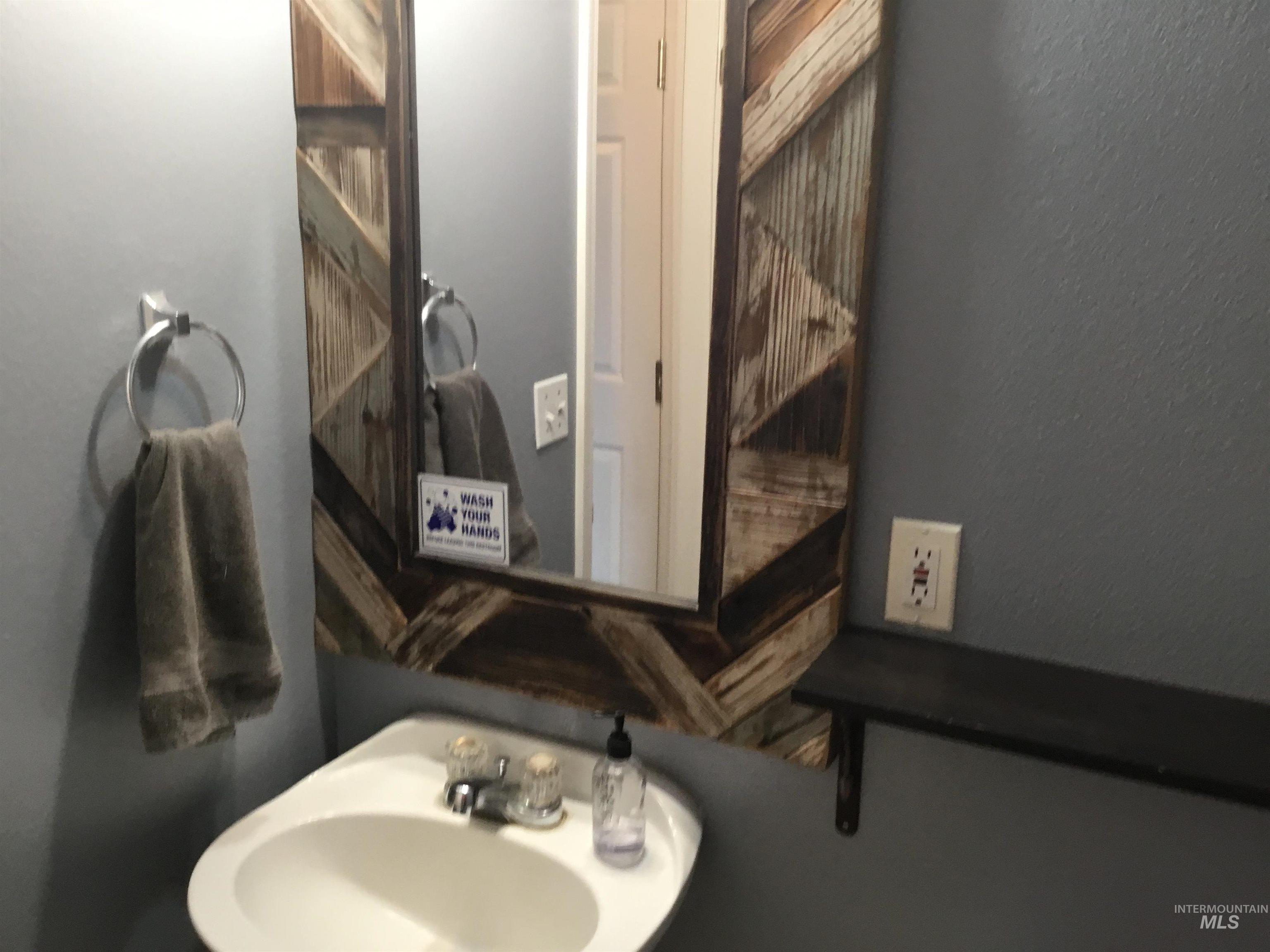 1003 Flint Dr, Caldwell, Idaho 83706, 3 Bedrooms, 2.5 Bathrooms, Residential For Sale, Price $349,999,MLS 98978286