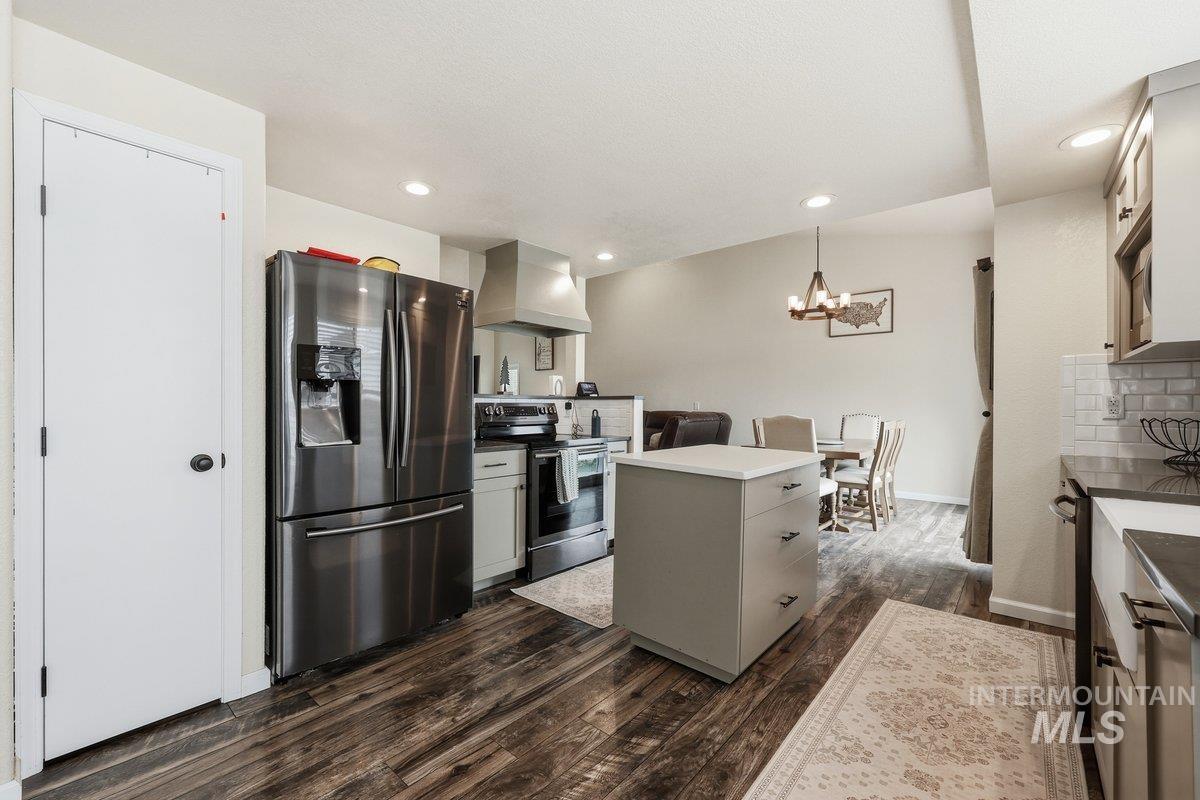 3290 W Sugar Creek Dr, Meridian, Idaho 83646, 3 Bedrooms, 3 Bathrooms, Residential For Sale, Price $500,000,MLS 98978287