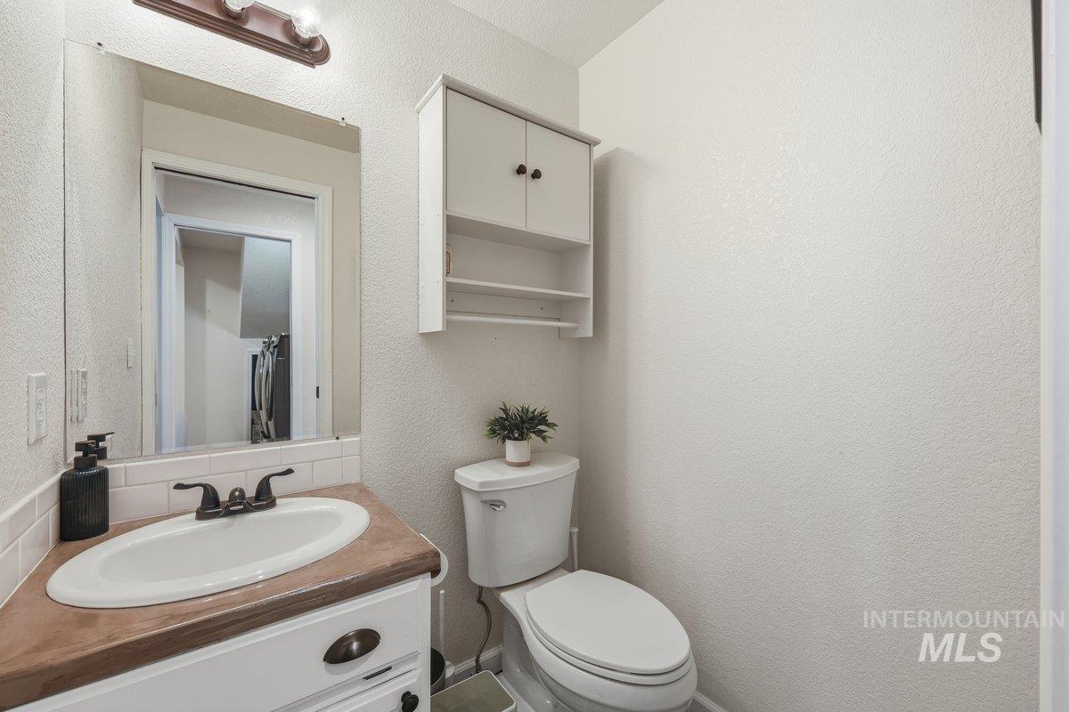 3290 W Sugar Creek Dr, Meridian, Idaho 83646, 3 Bedrooms, 3 Bathrooms, Residential For Sale, Price $500,000,MLS 98978287