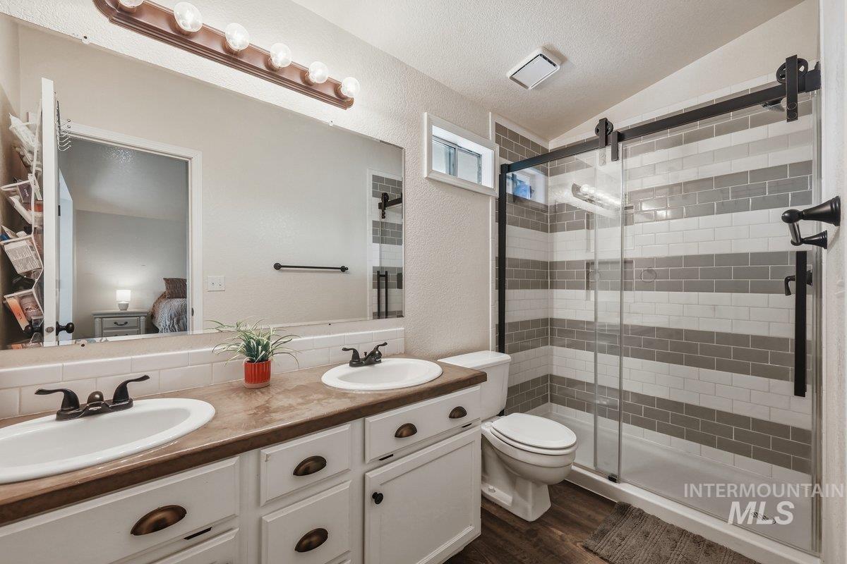 3290 W Sugar Creek Dr, Meridian, Idaho 83646, 3 Bedrooms, 3 Bathrooms, Residential For Sale, Price $500,000,MLS 98978287